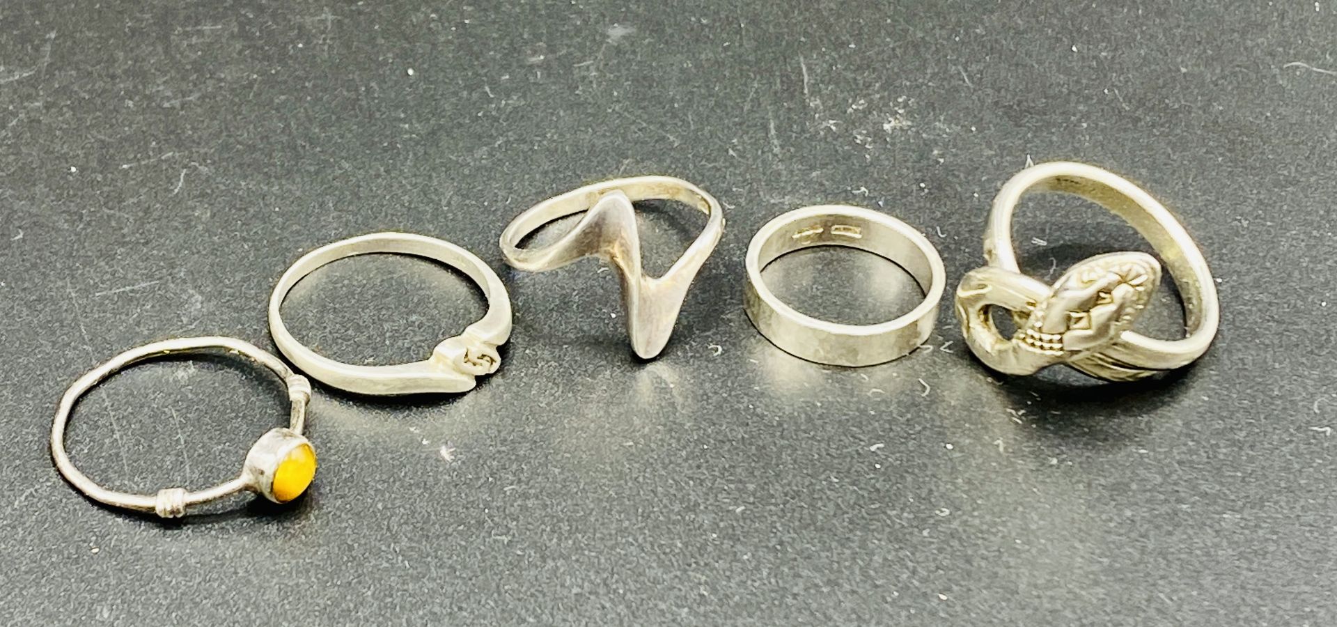 Five assorted silver rings