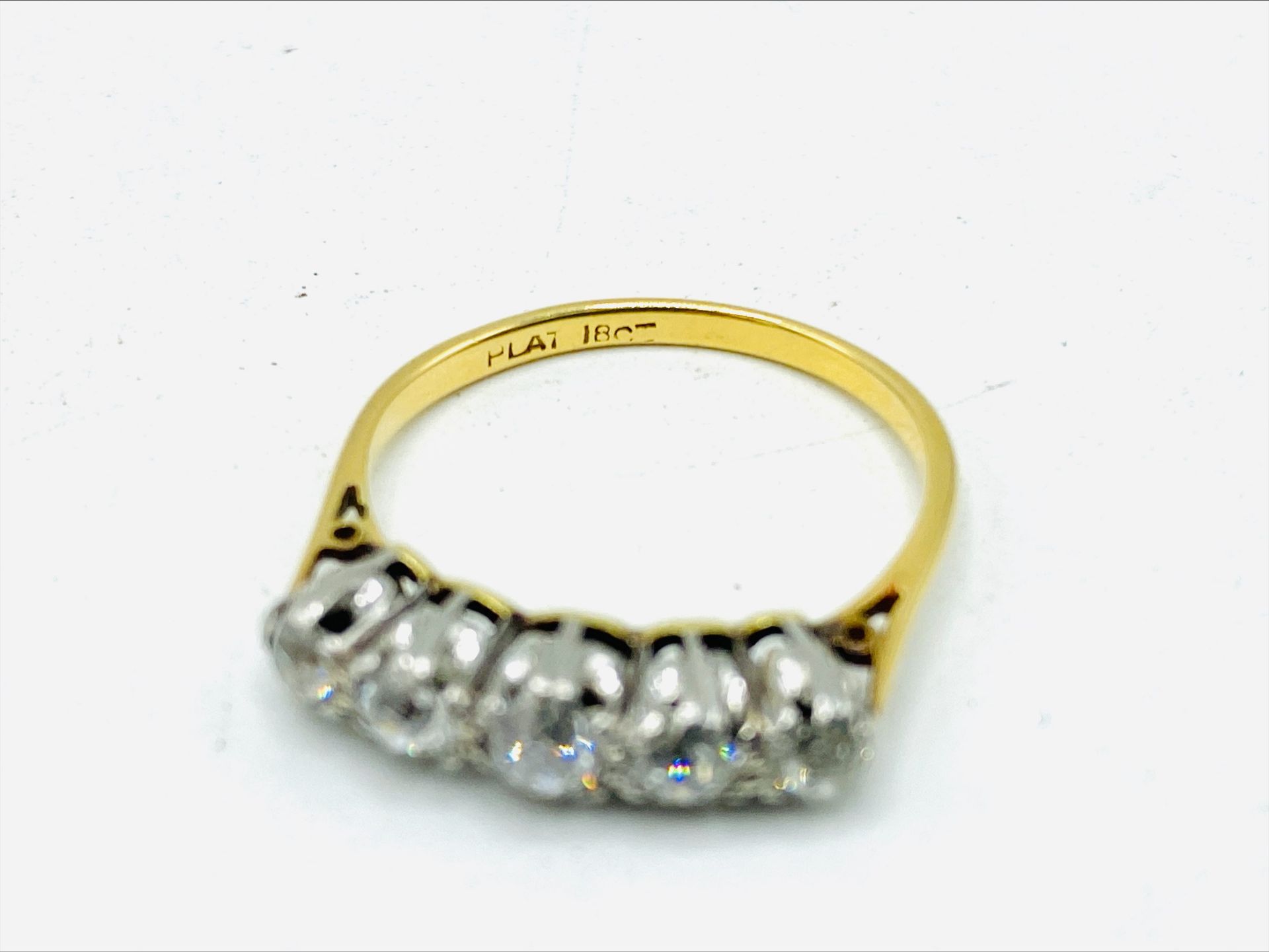 18ct gold and platinum five diamond ring - Image 4 of 9