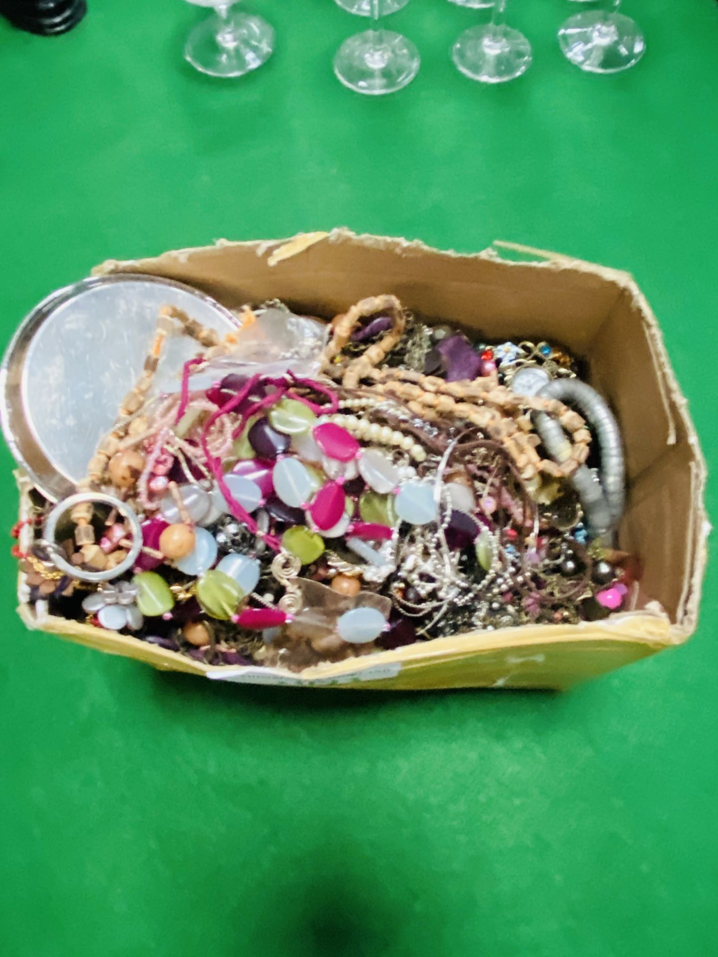 A quantity of costume jewellery. - Image 2 of 2