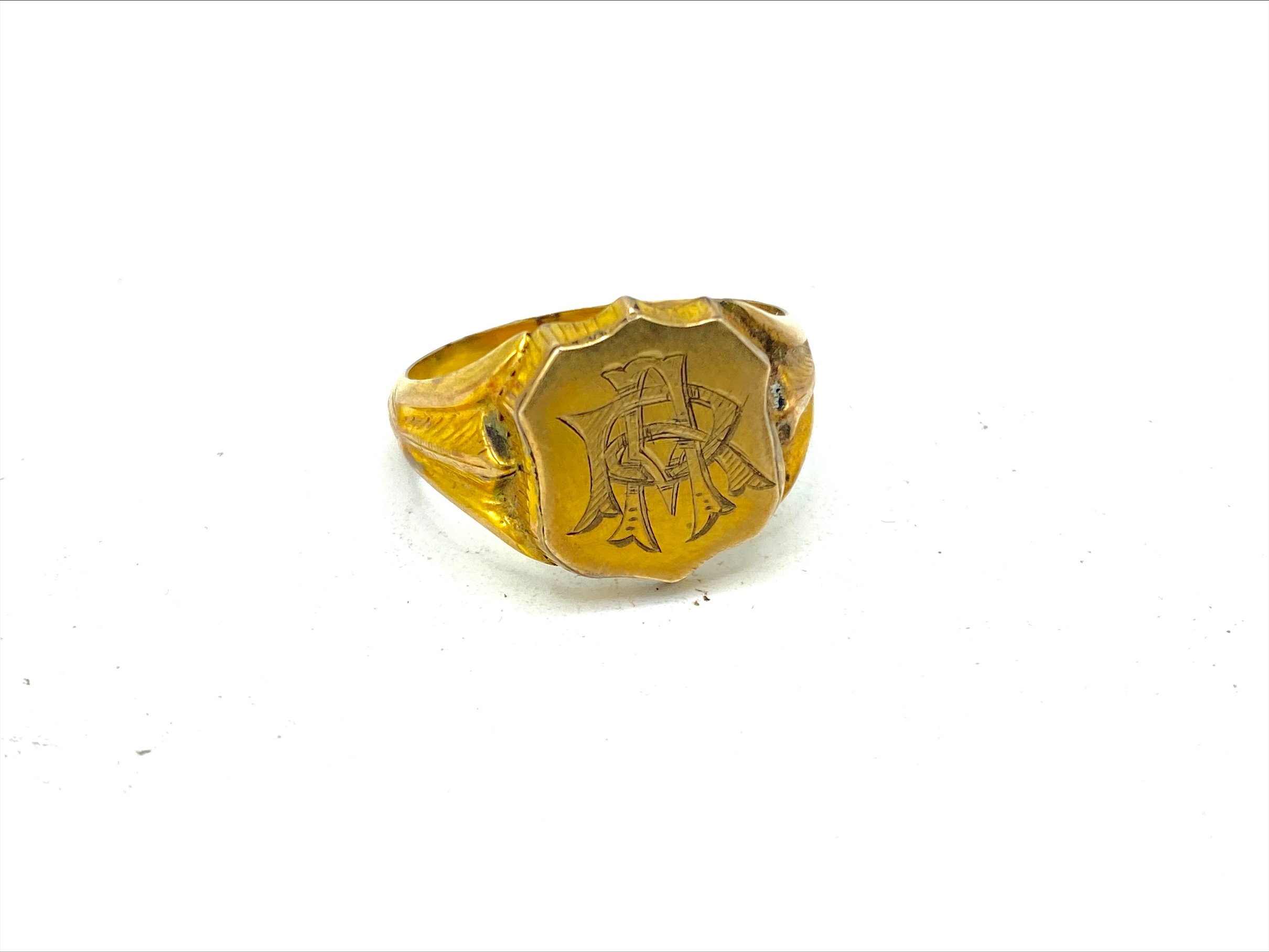 Victorian 9ct gold signet ring - Image 3 of 6