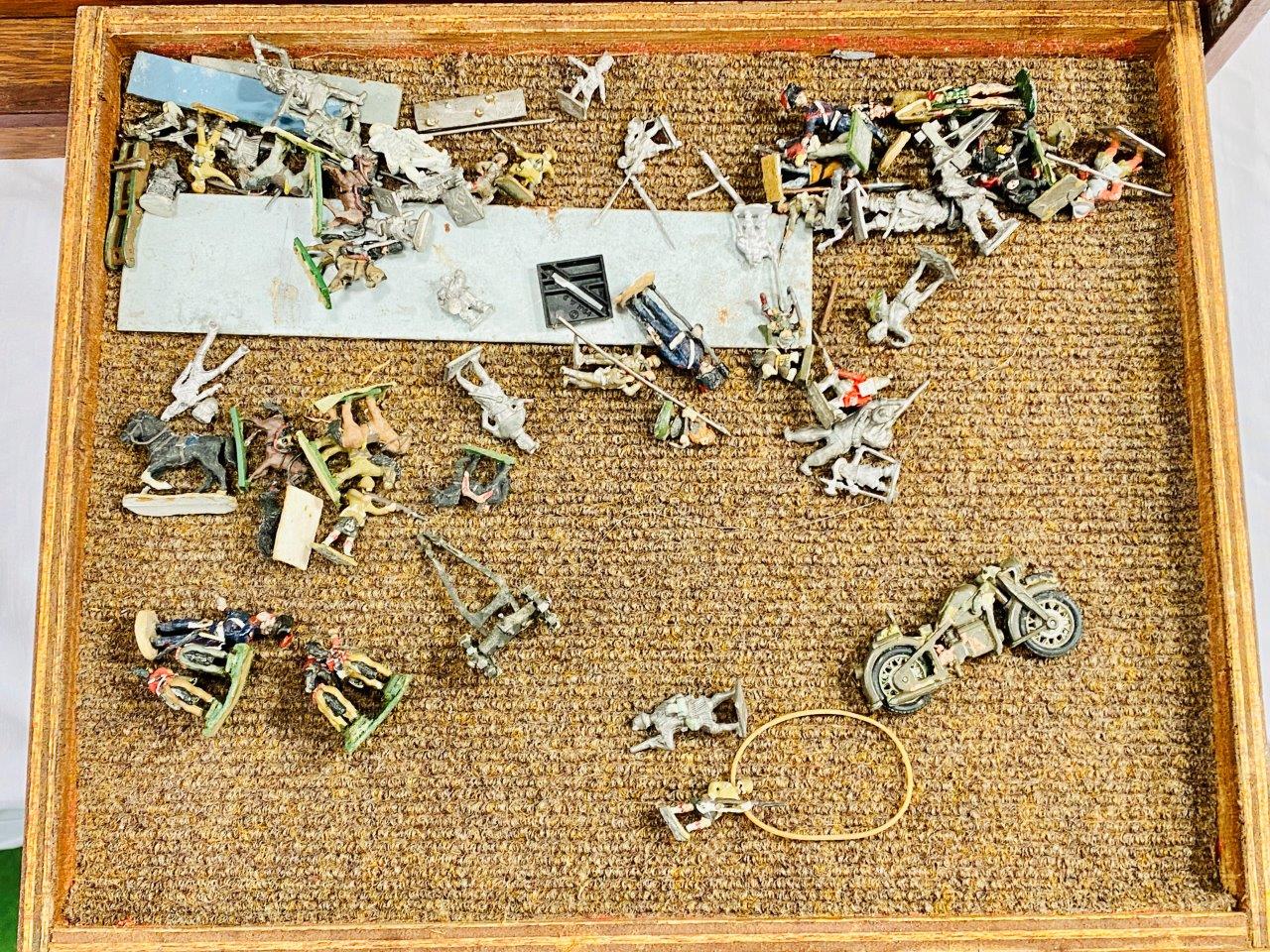 A collectors cabinet containing a quantity of metal soldiers - Image 4 of 34