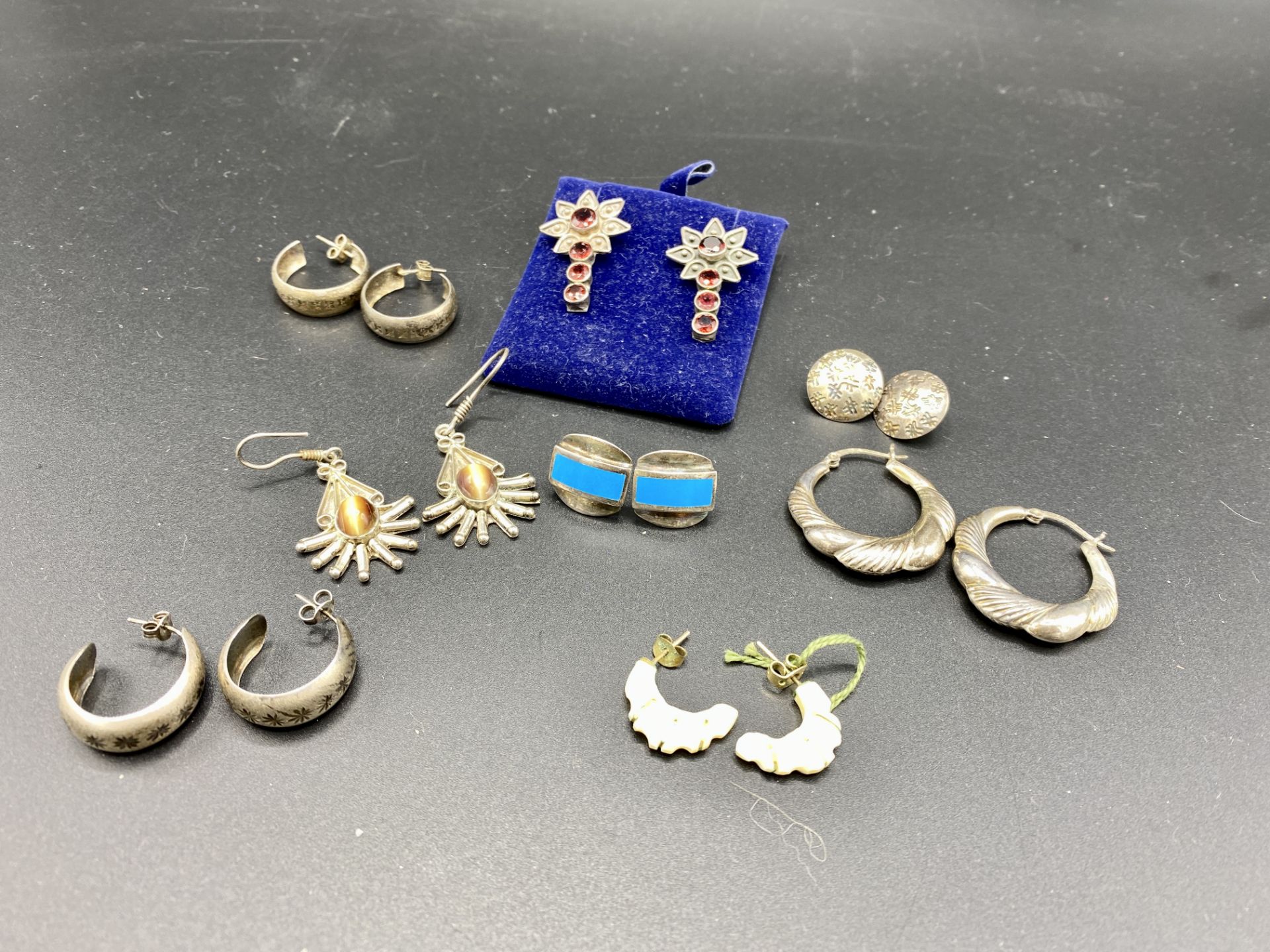 A quantity of silver jewellery - Image 2 of 37