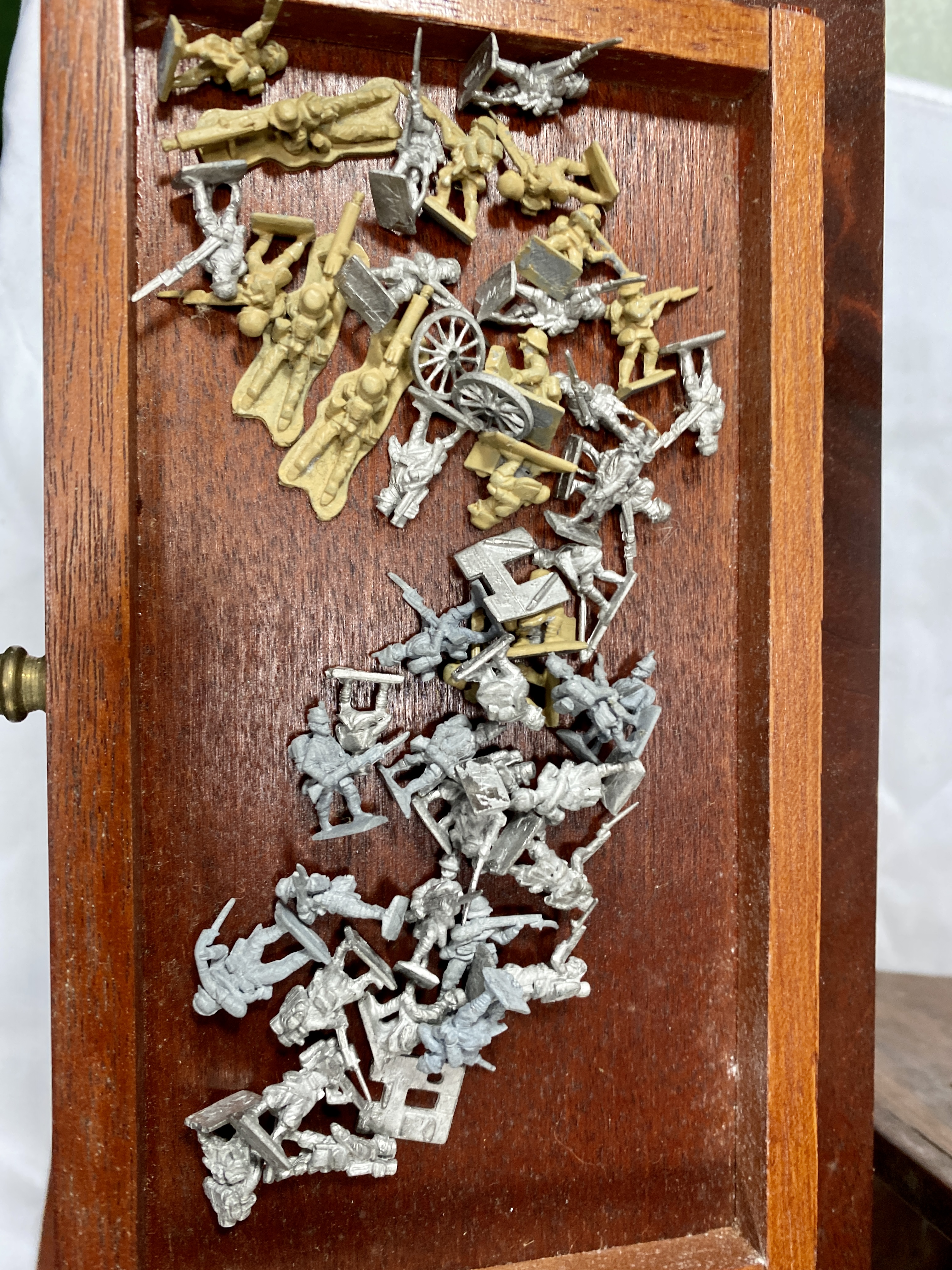 A collectors cabinet containing a quantity of metal soldiers - Image 34 of 34