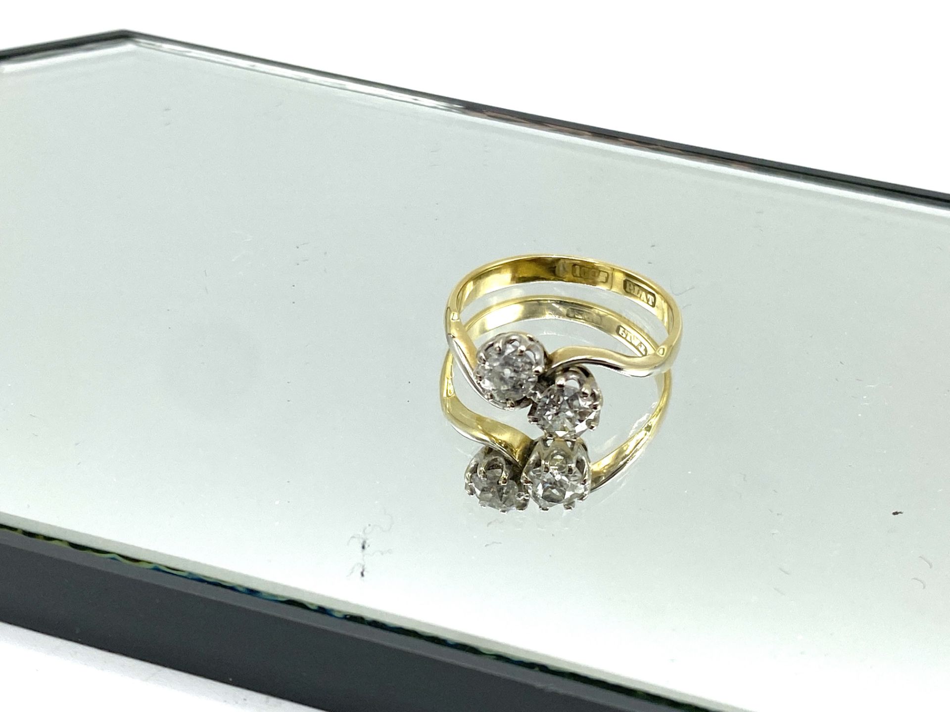 18ct gold diamond two stone ring - Image 4 of 4