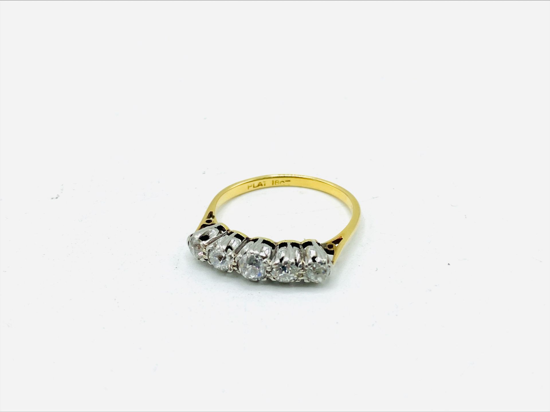 18ct gold and platinum five diamond ring - Image 3 of 9