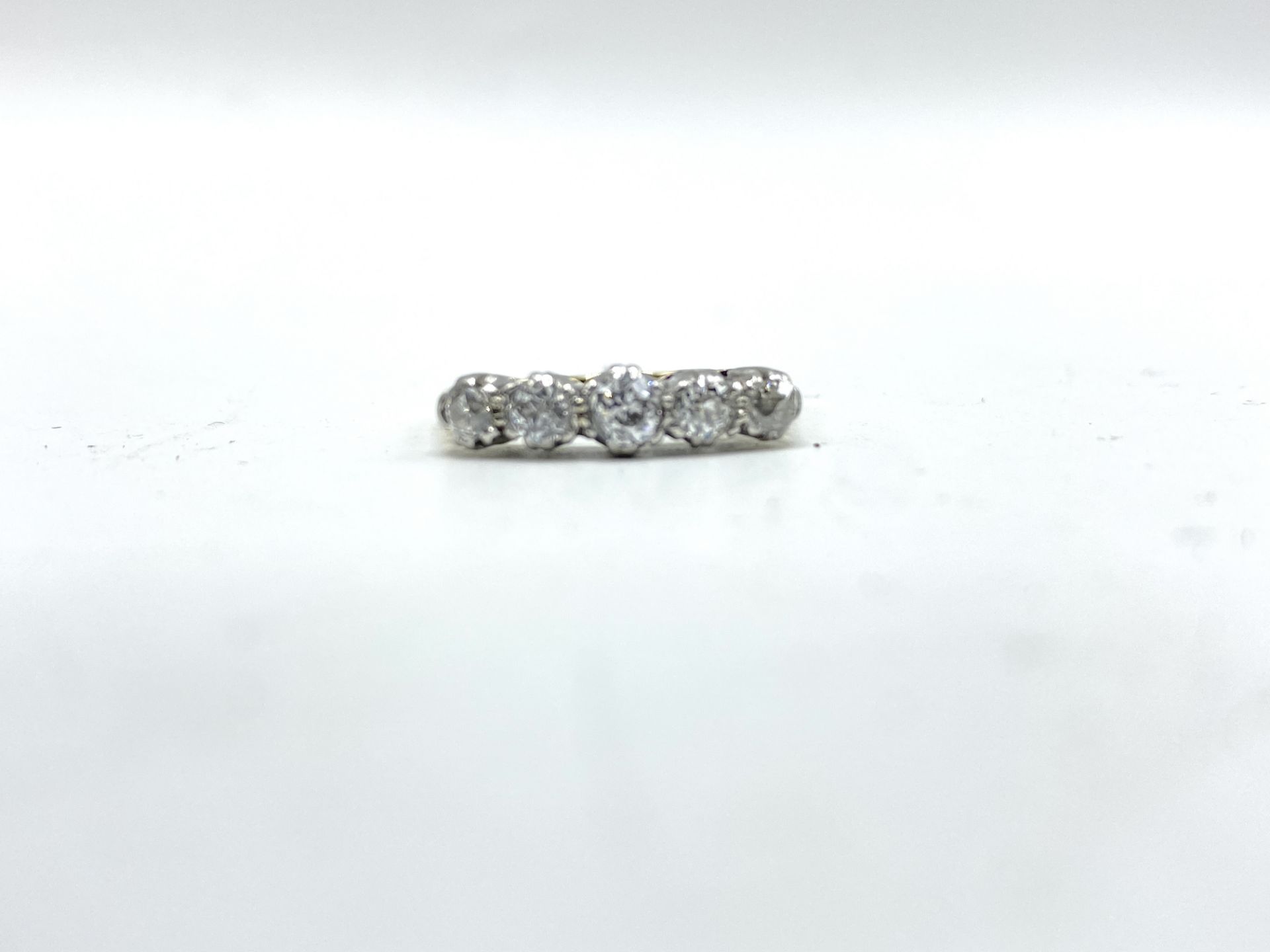 18ct gold and platinum five diamond ring - Image 6 of 9