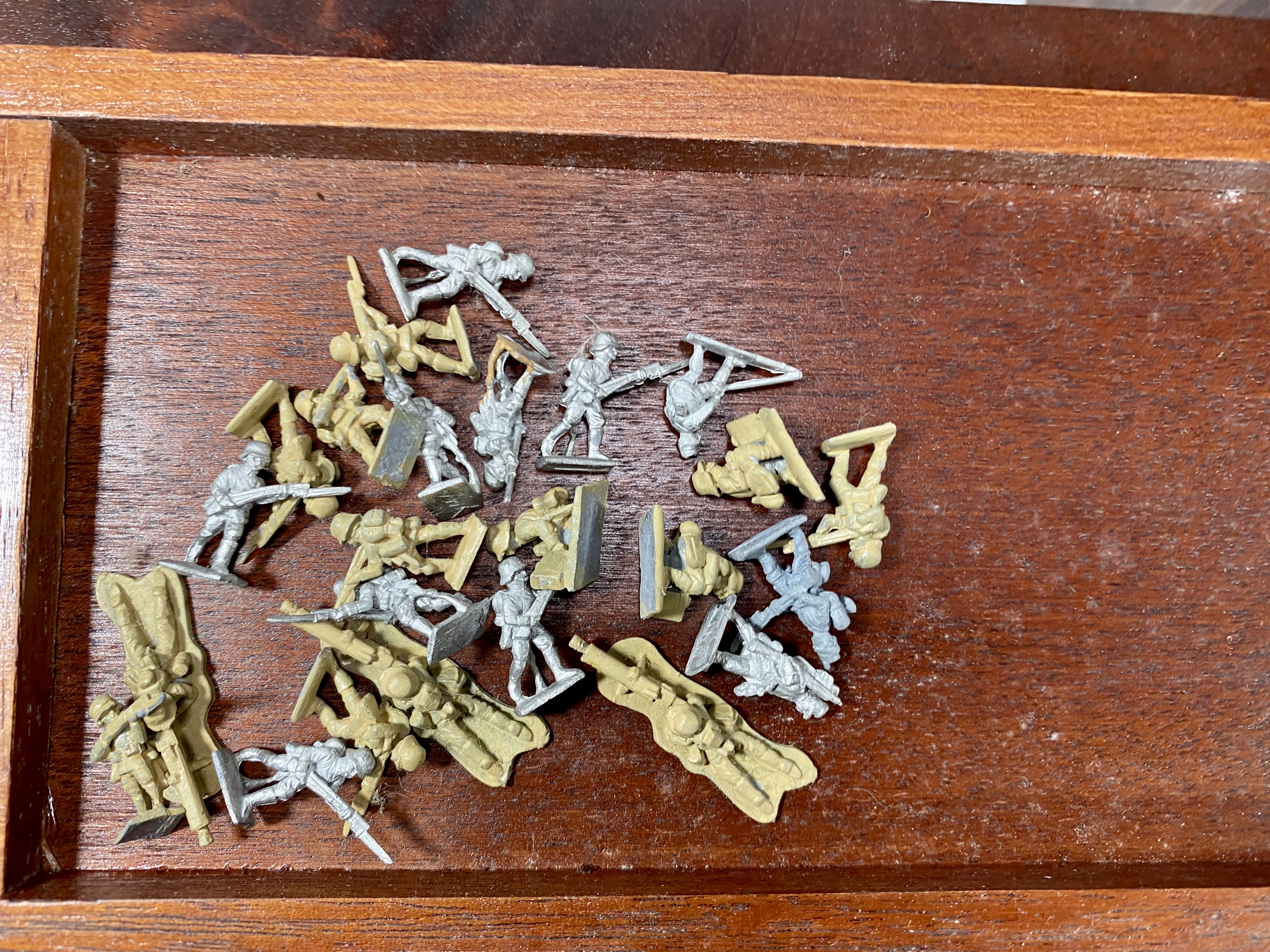 A collectors cabinet containing a quantity of metal soldiers - Image 33 of 34