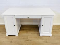 Cream dressing table