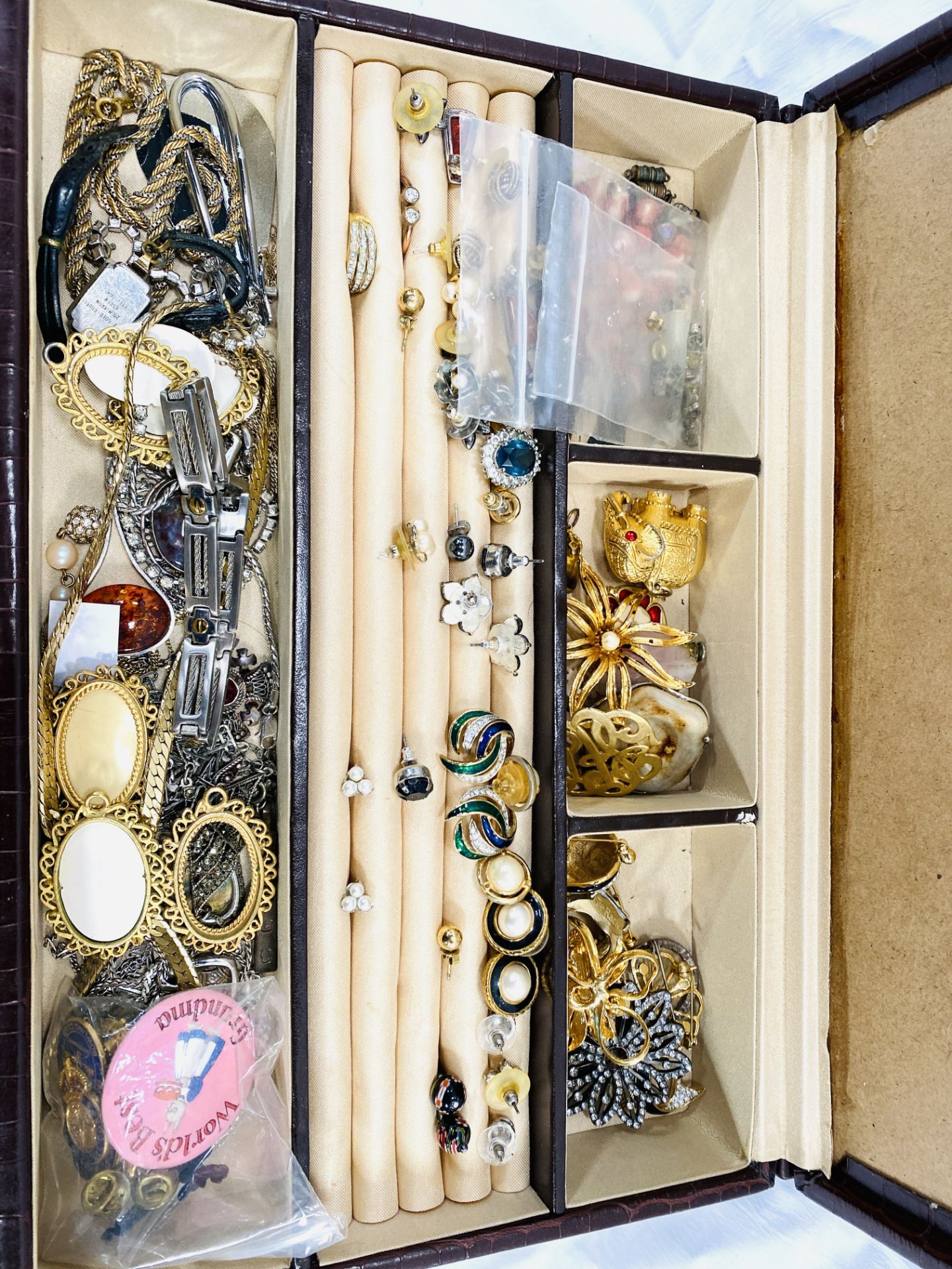 A quantity of costume jewellery - Image 2 of 6