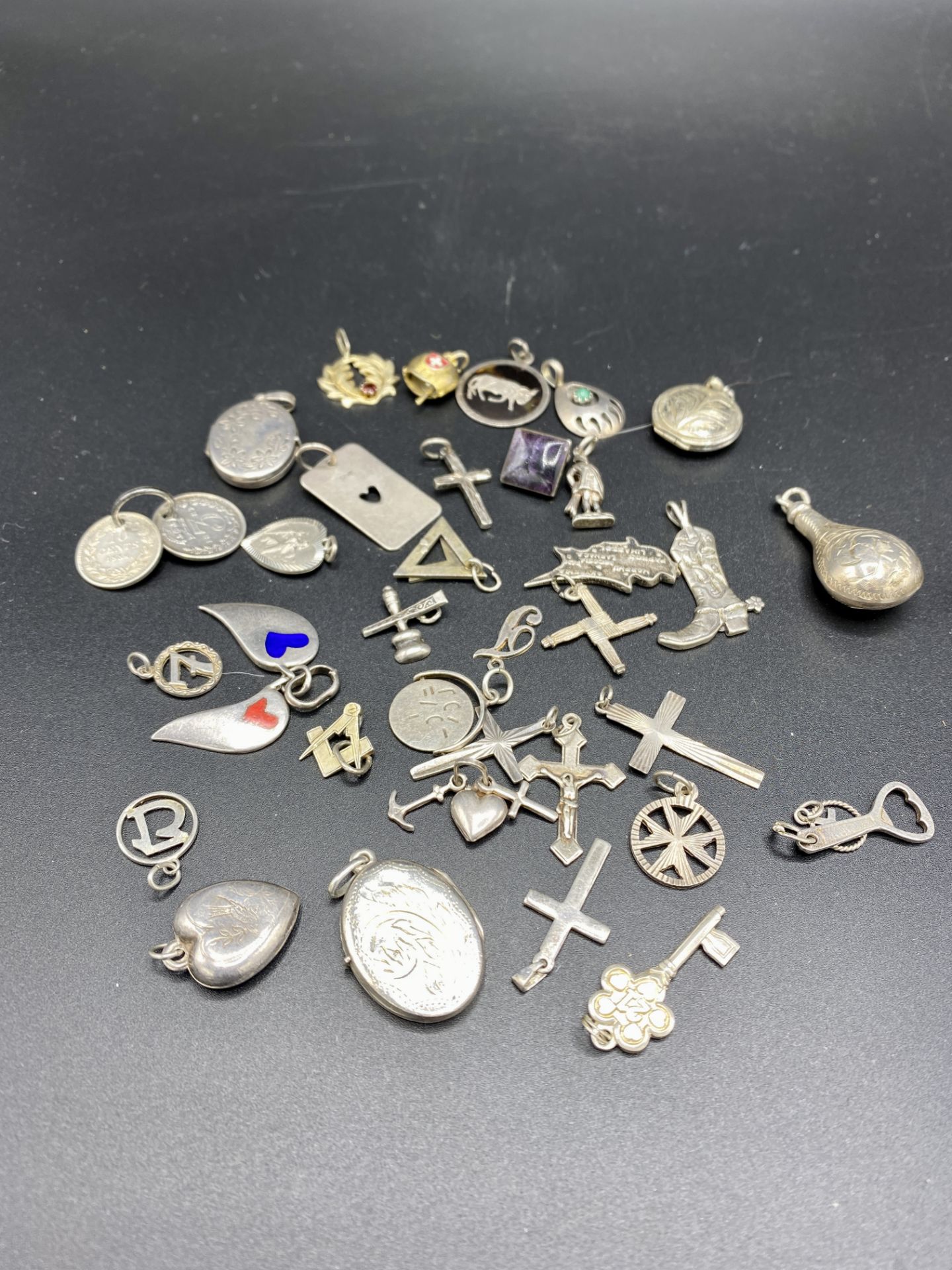 A quantity of silver jewellery - Image 2 of 10