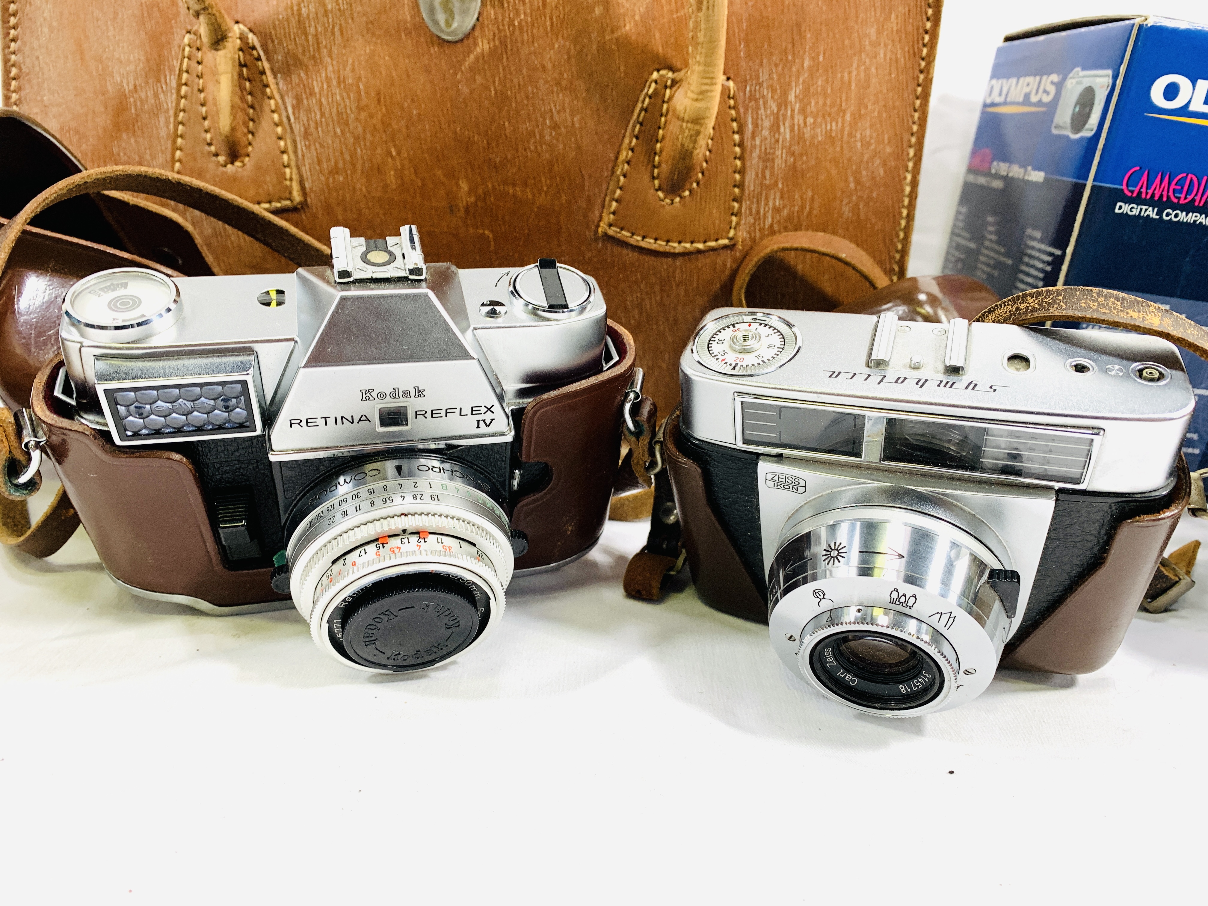 A collection of cameras - Image 6 of 6