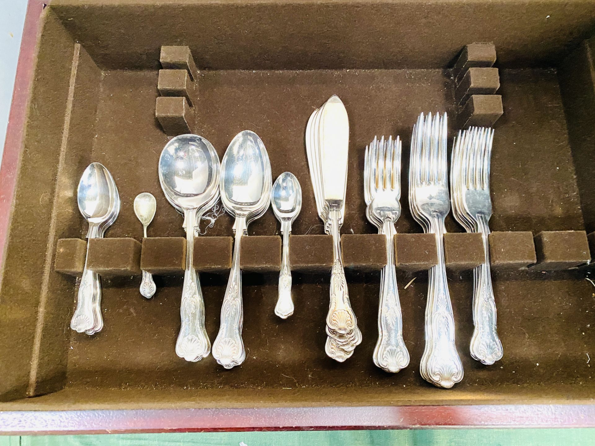 Canteen of King's pattern silver plate cutlery by Arthur Price - Image 2 of 4