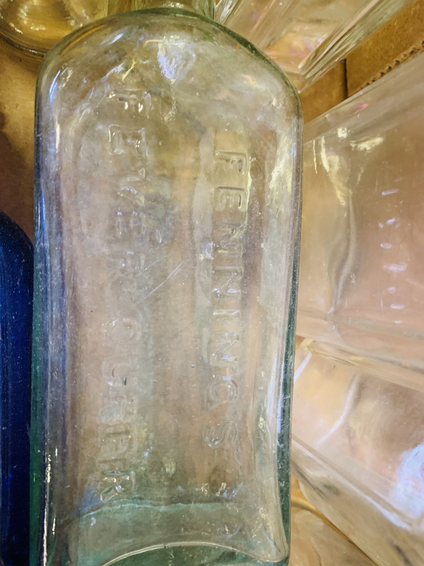 25 Victorian and Edwardian chemists bottles - Bild 2 aus 3