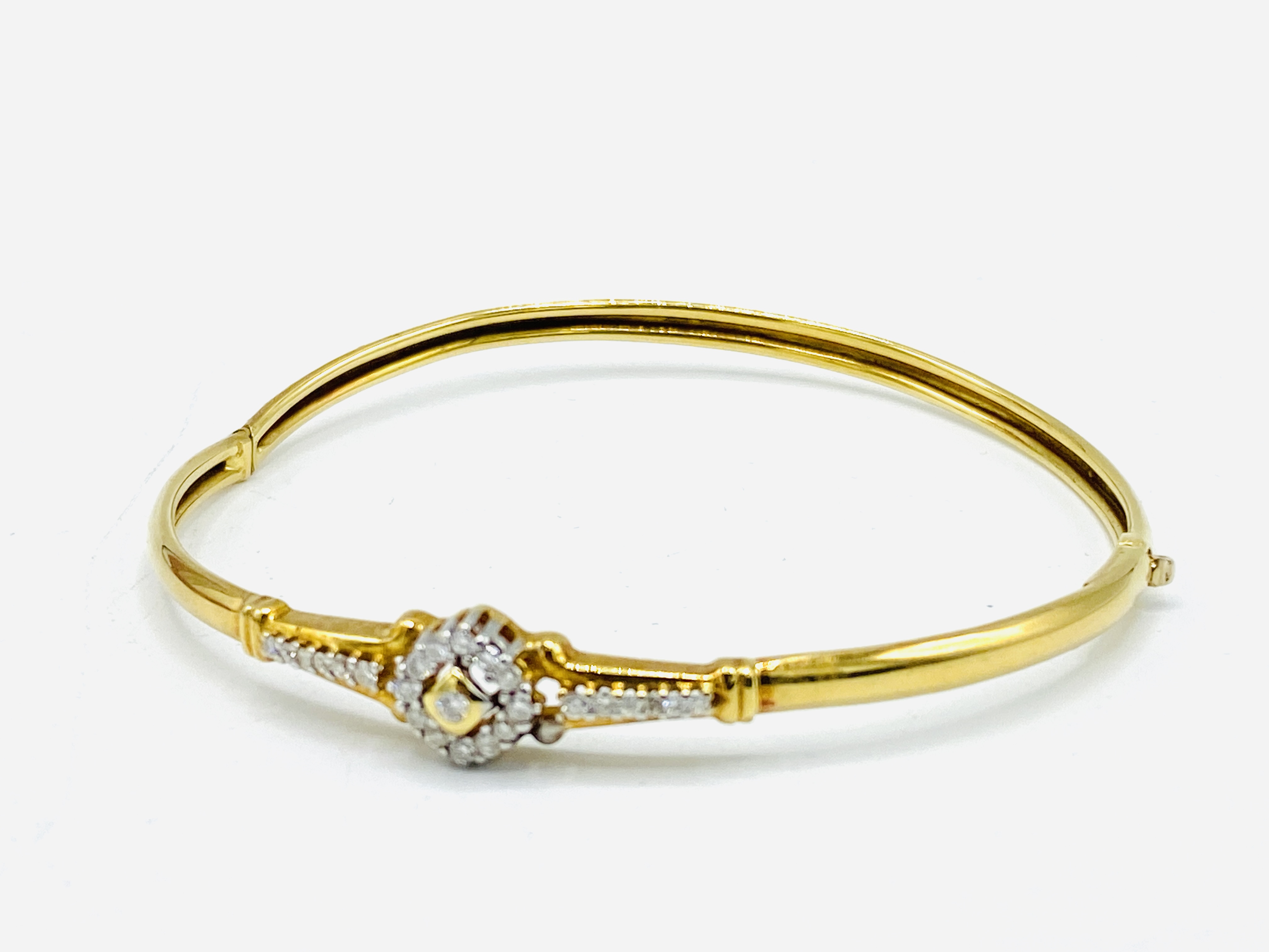 18ct gold and diamond bracelet