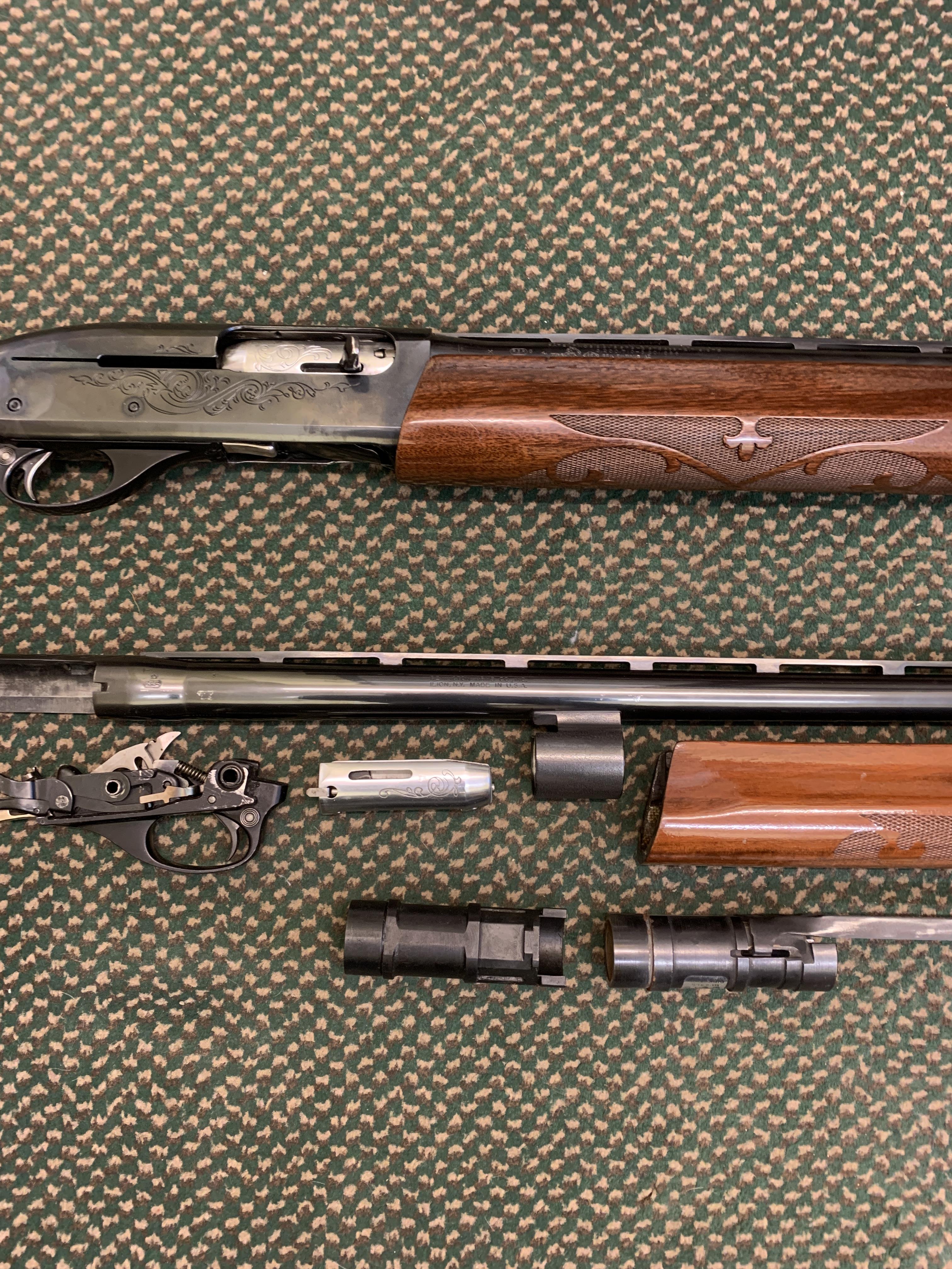 Remington 12-bore semi-automatic shotgun. Shotgun licence is required to possess this gun. - Image 3 of 9