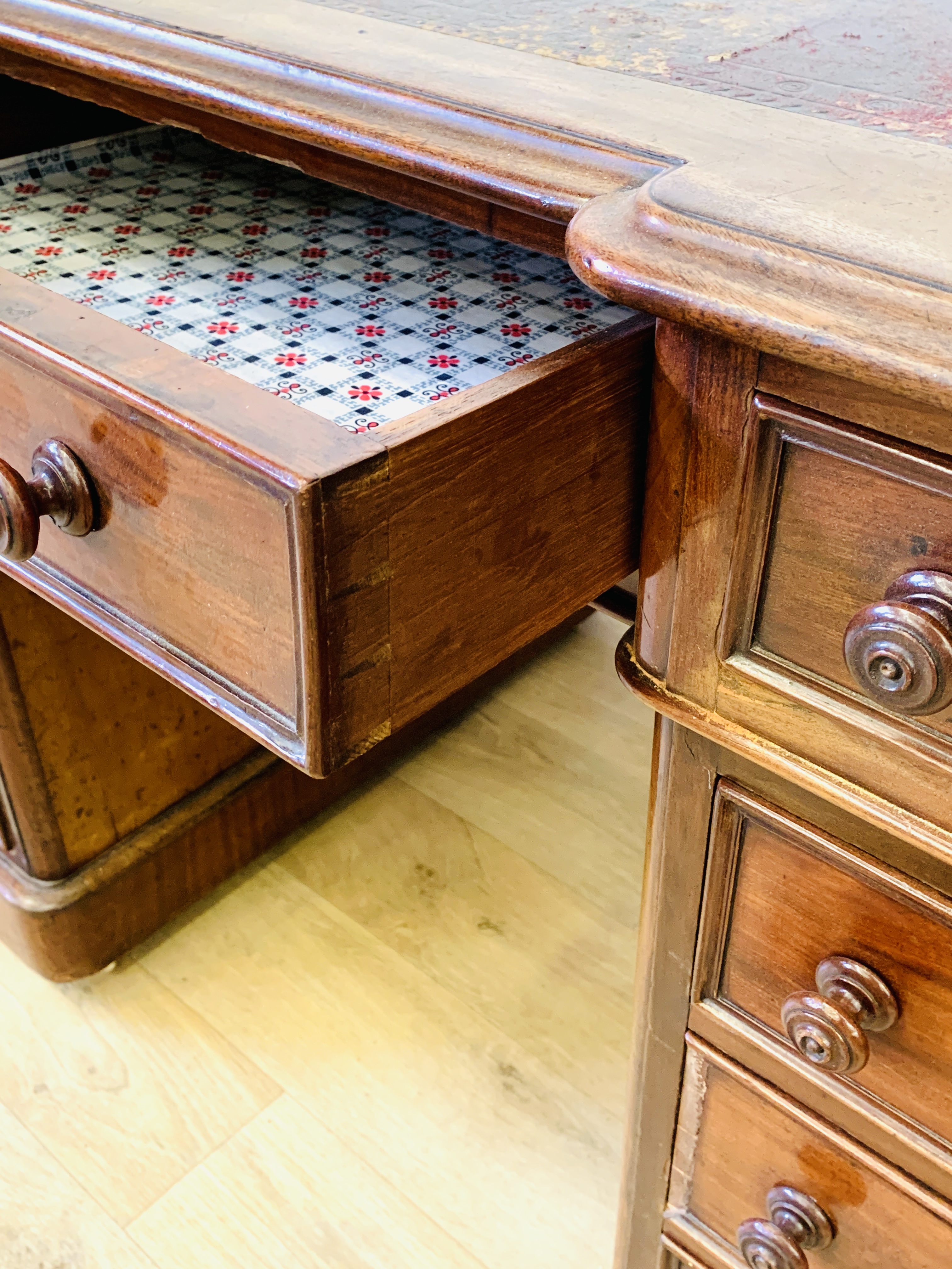 Mahogany breakfront desk (Grey Goose, 57 Great Queen Street ) - Image 3 of 9