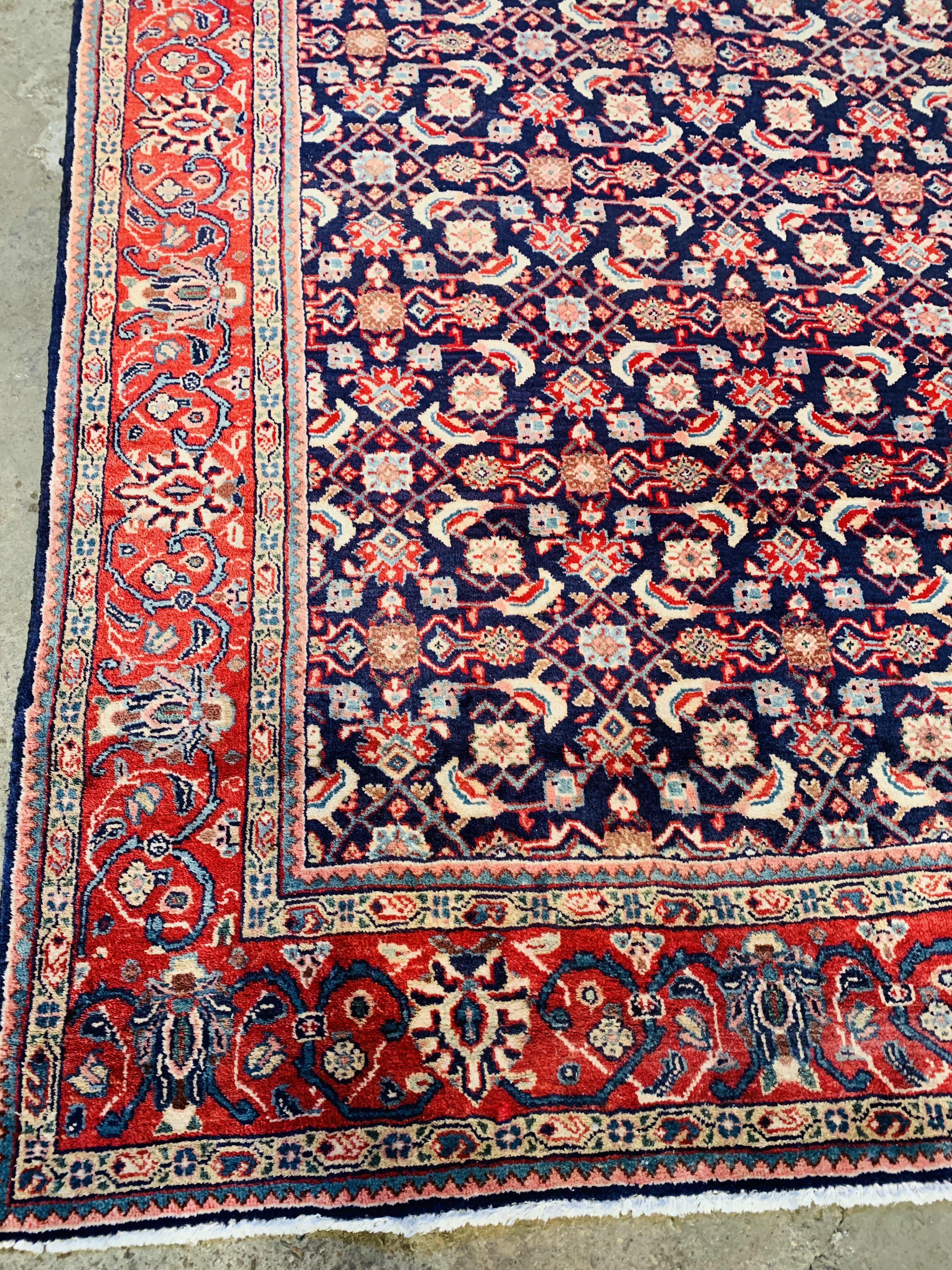 Red ground carpet - Image 5 of 5