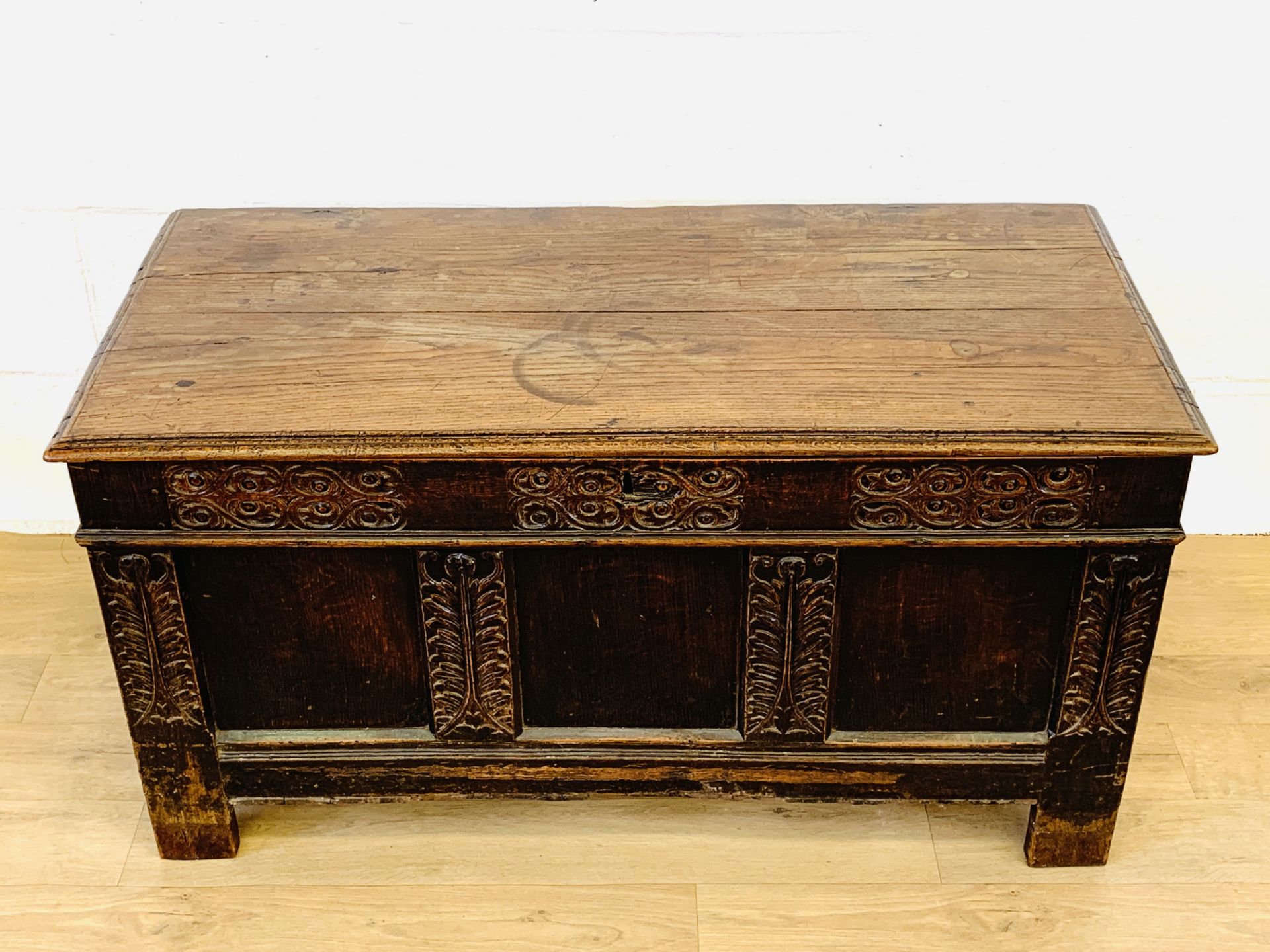 18th century oak chest with carved panel front - Image 2 of 6