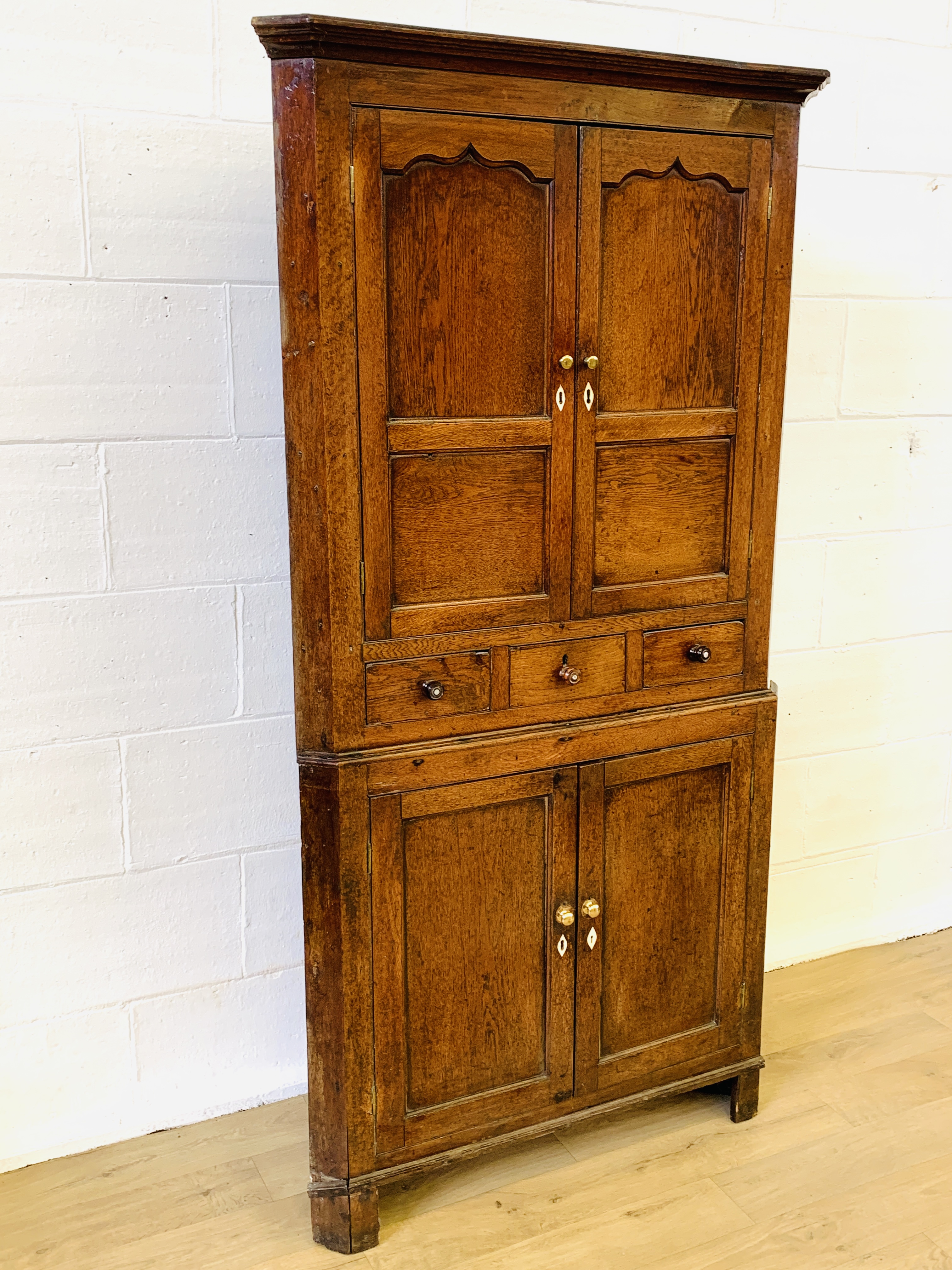 Mahogany floor standing corner cupboard - Image 2 of 7