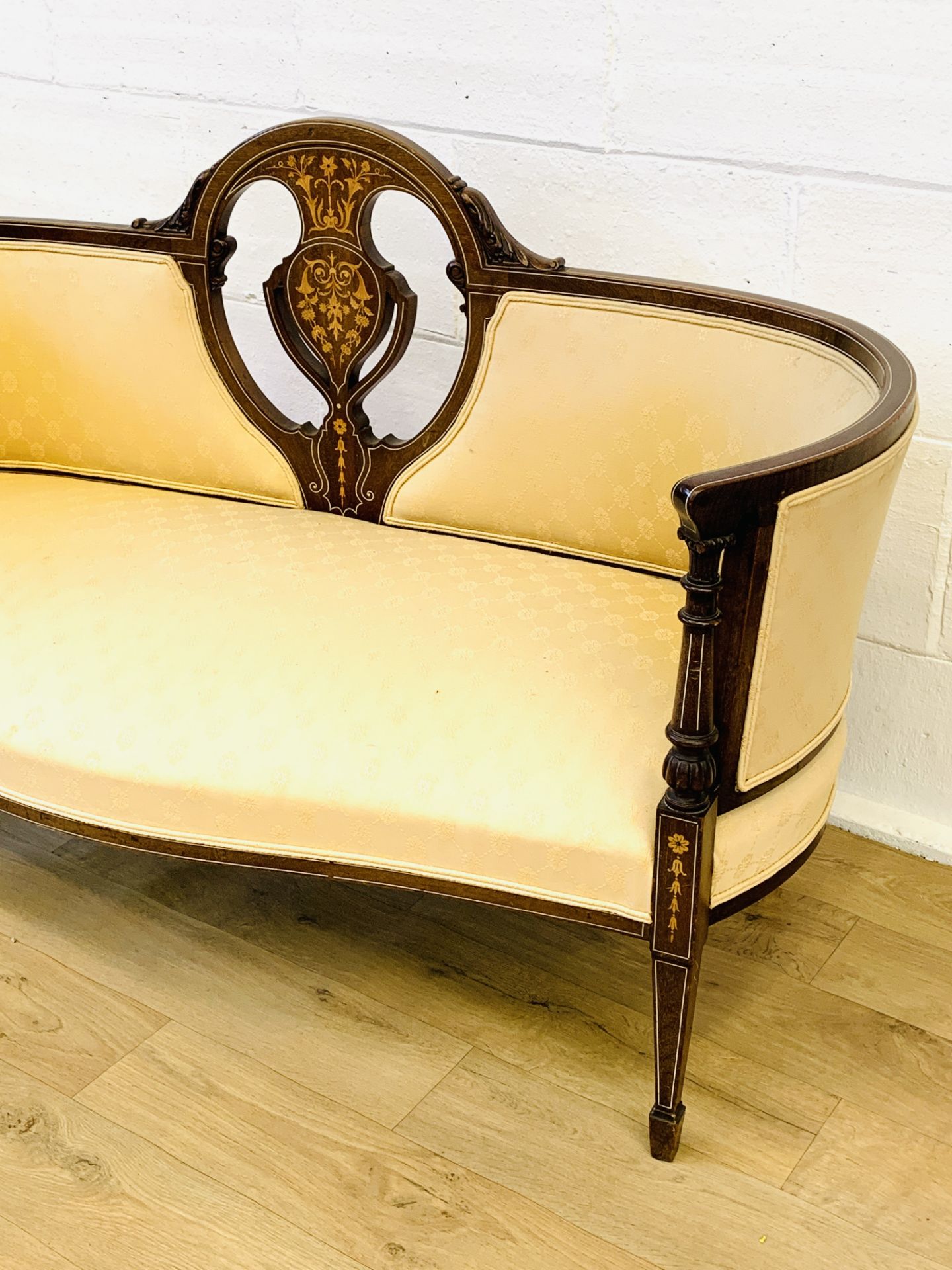 Mahogany show wood serpentine fronted two seat settee - Image 3 of 5