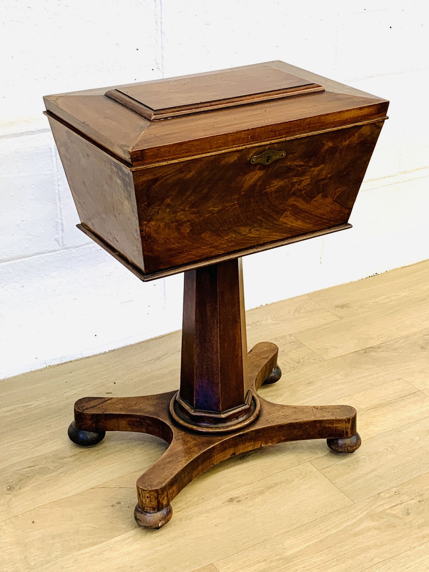 Mahogany workbox to pedestal base