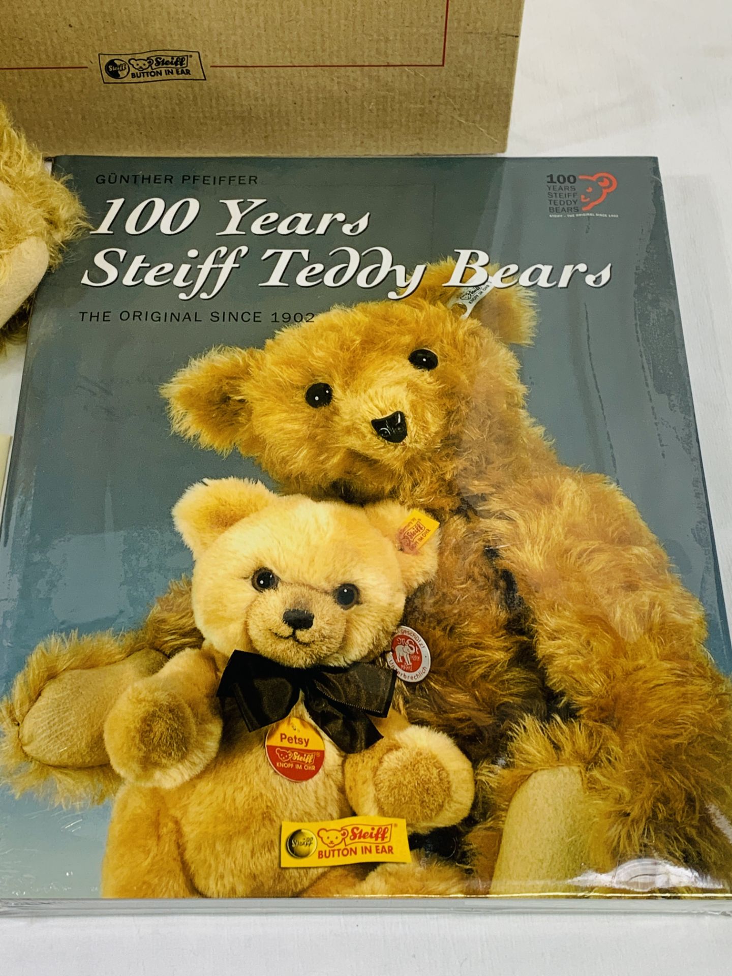 A Steiff 'Teddy Bear with Book' - Bild 2 aus 3