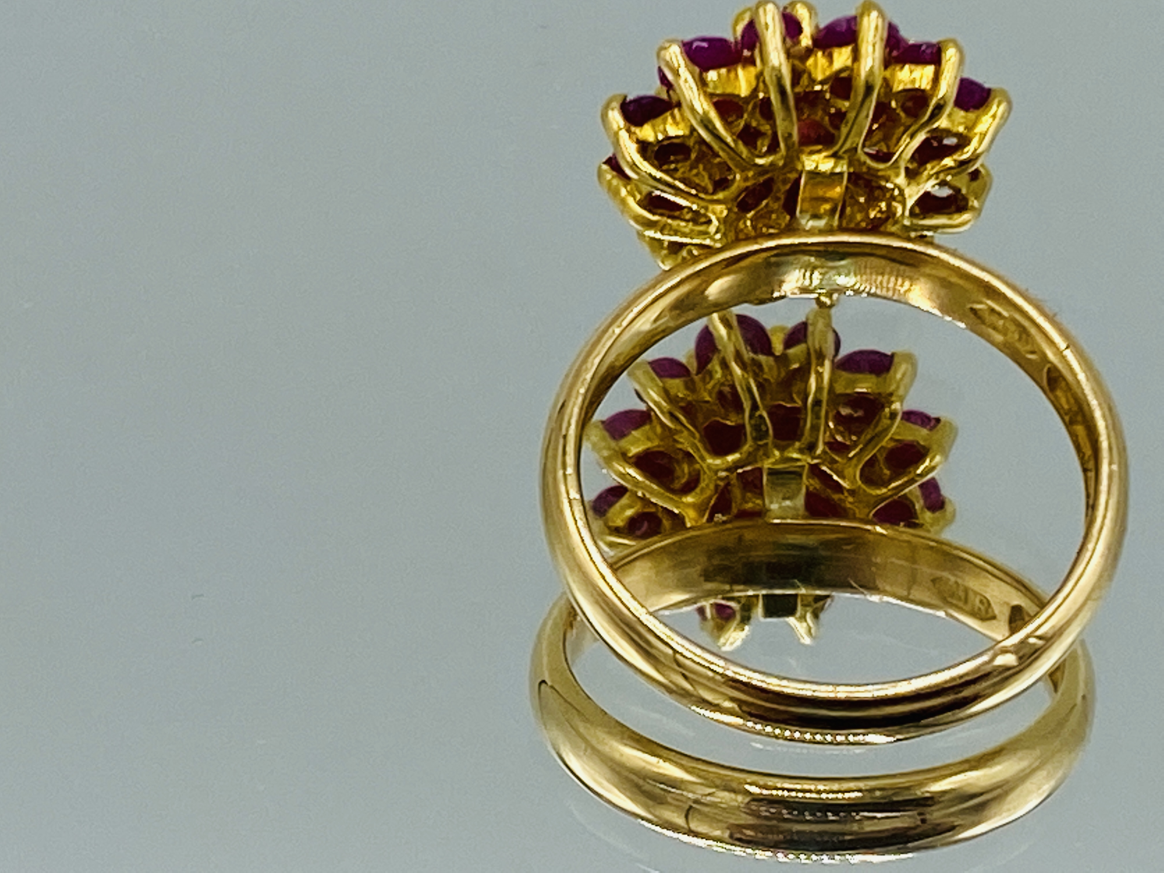 22ct gold ruby cluster ring - Image 3 of 4