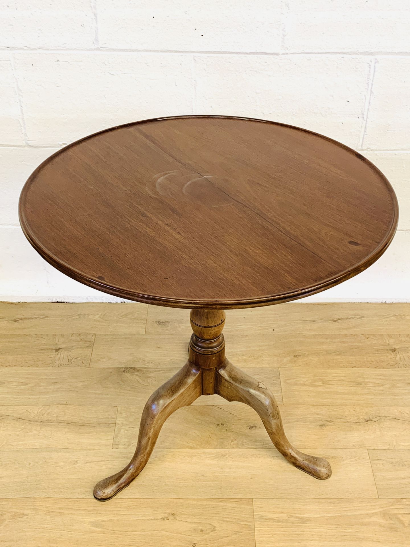 Mahogany tilt top occasional table - Image 2 of 5