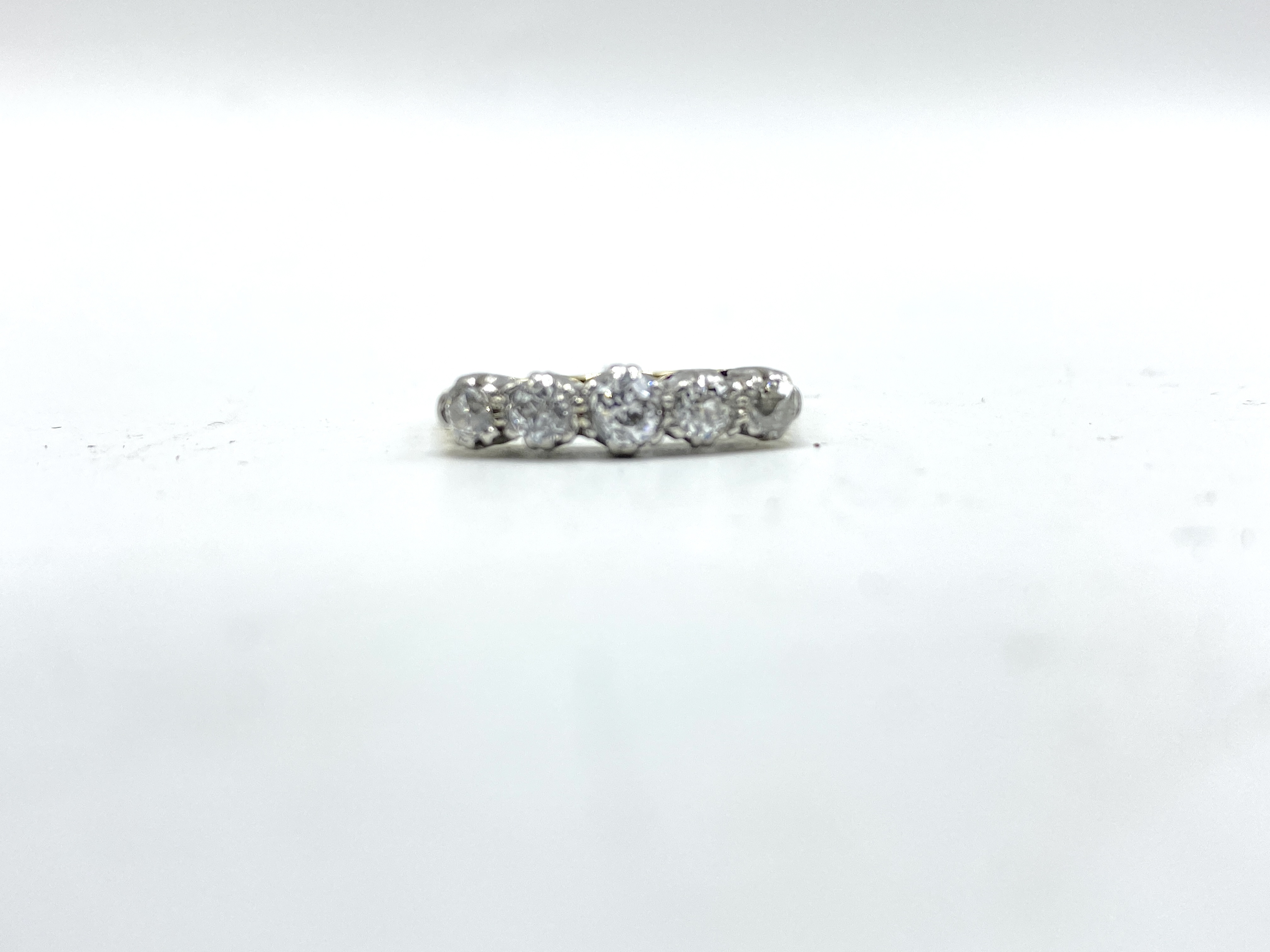 18ct gold and platinum five diamond ring - Image 4 of 4