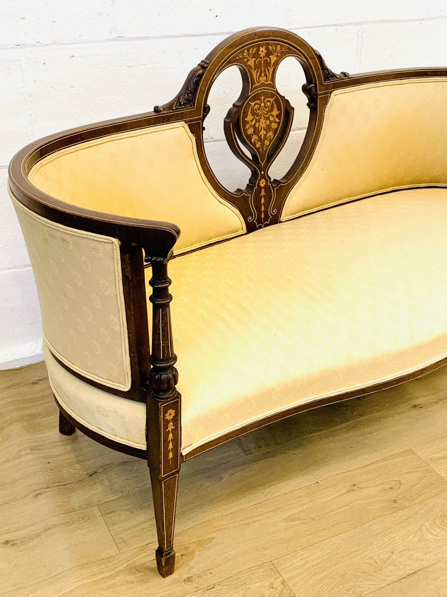 Mahogany show wood serpentine fronted two seat settee - Image 2 of 5