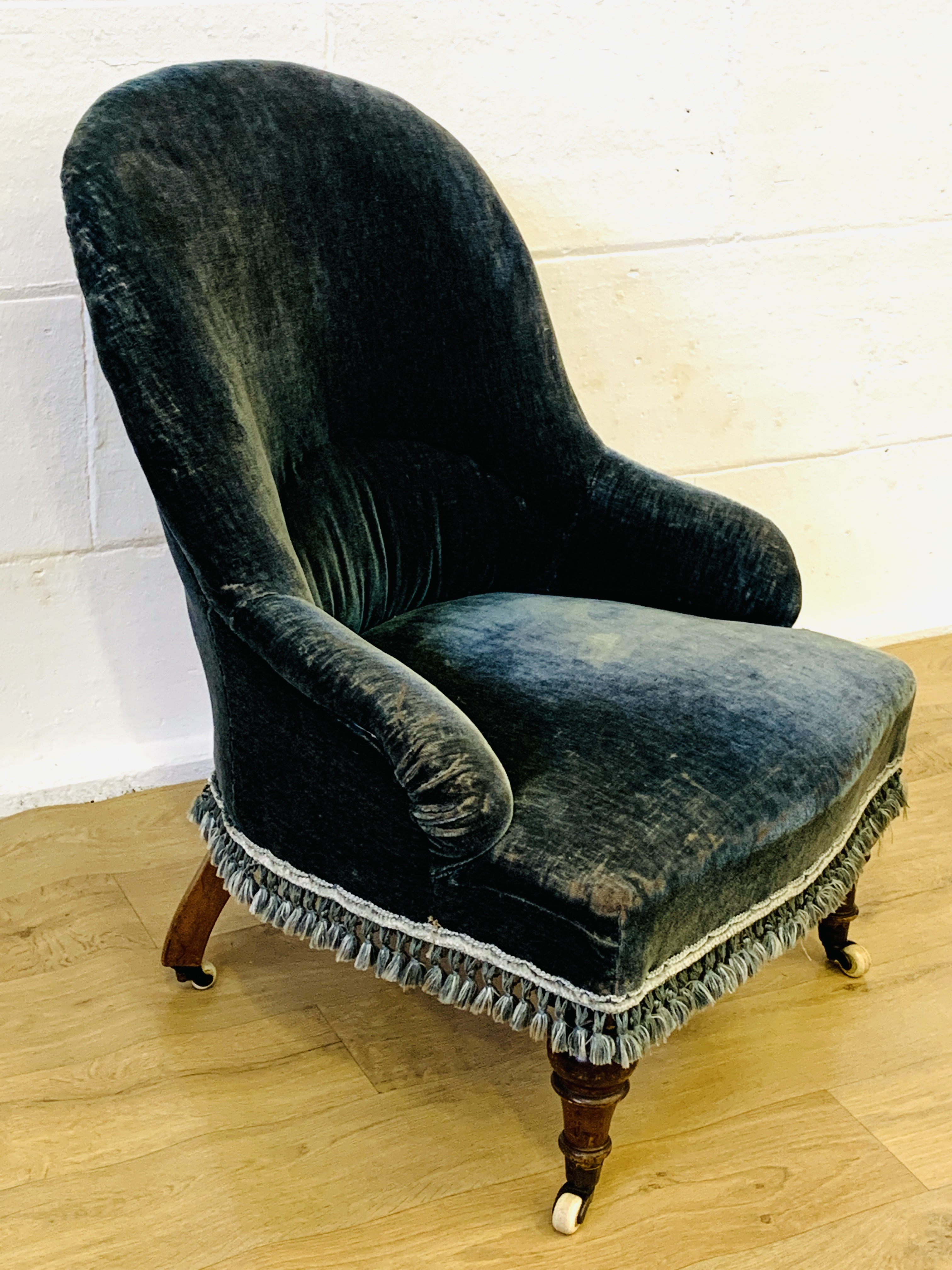 Edwardian green velvet upholstered bedroom chair - Image 2 of 6