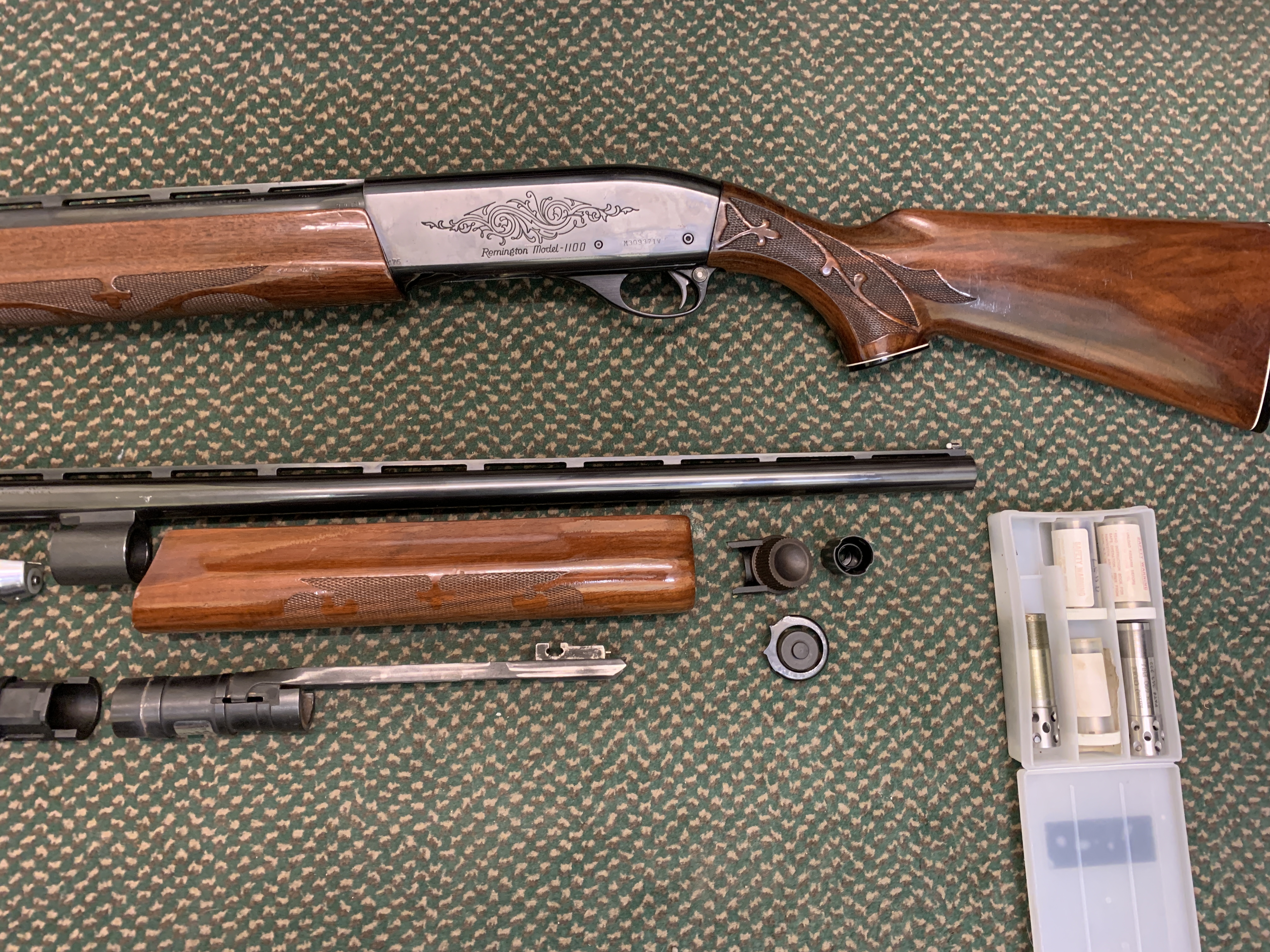 Remington 12-bore semi-automatic shotgun. Shotgun licence is required to possess this gun. - Image 6 of 9