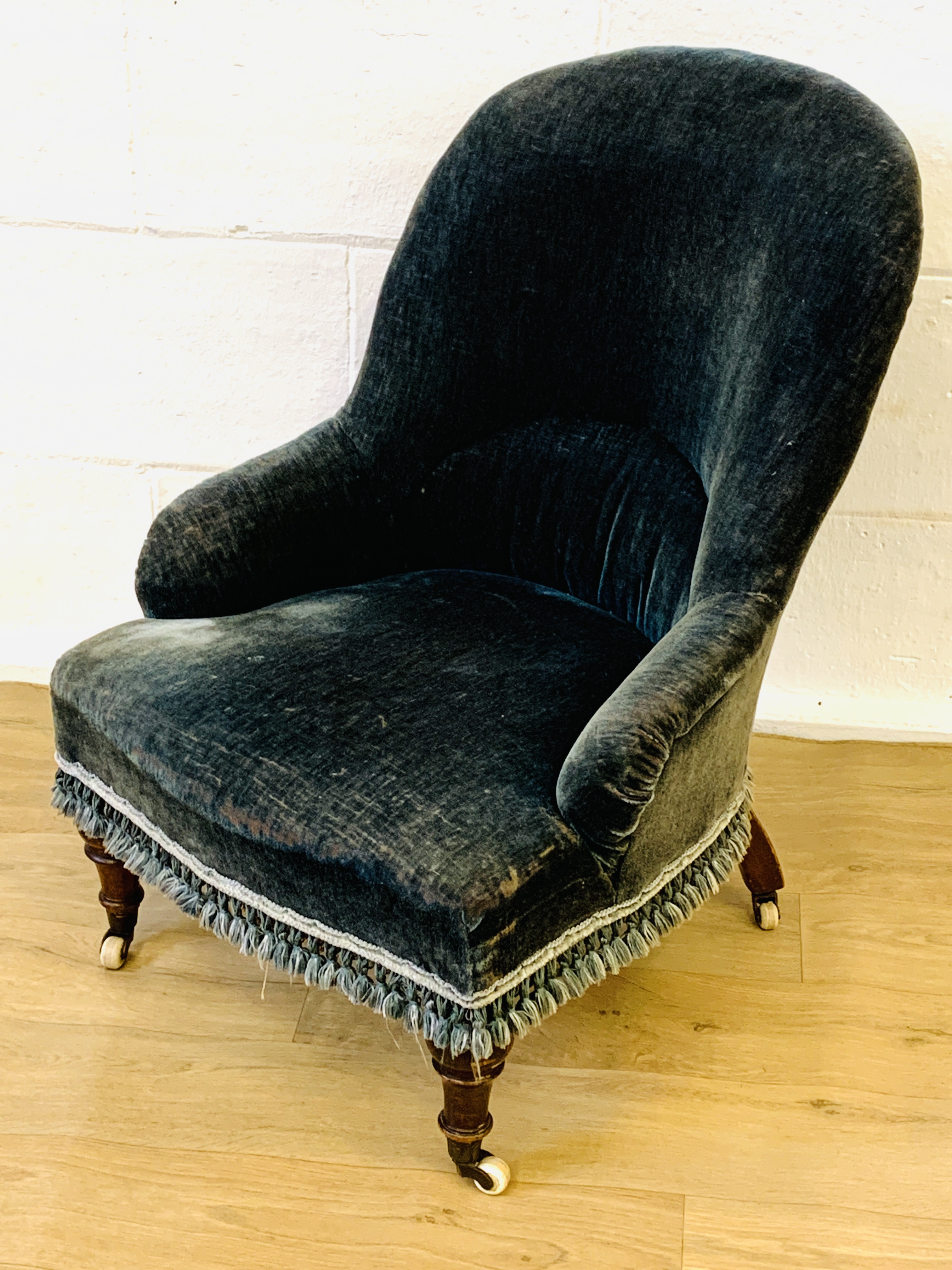 Edwardian green velvet upholstered bedroom chair - Image 5 of 6