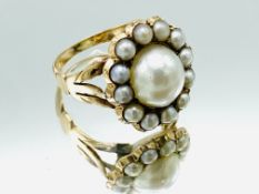 Gold and pearl ring