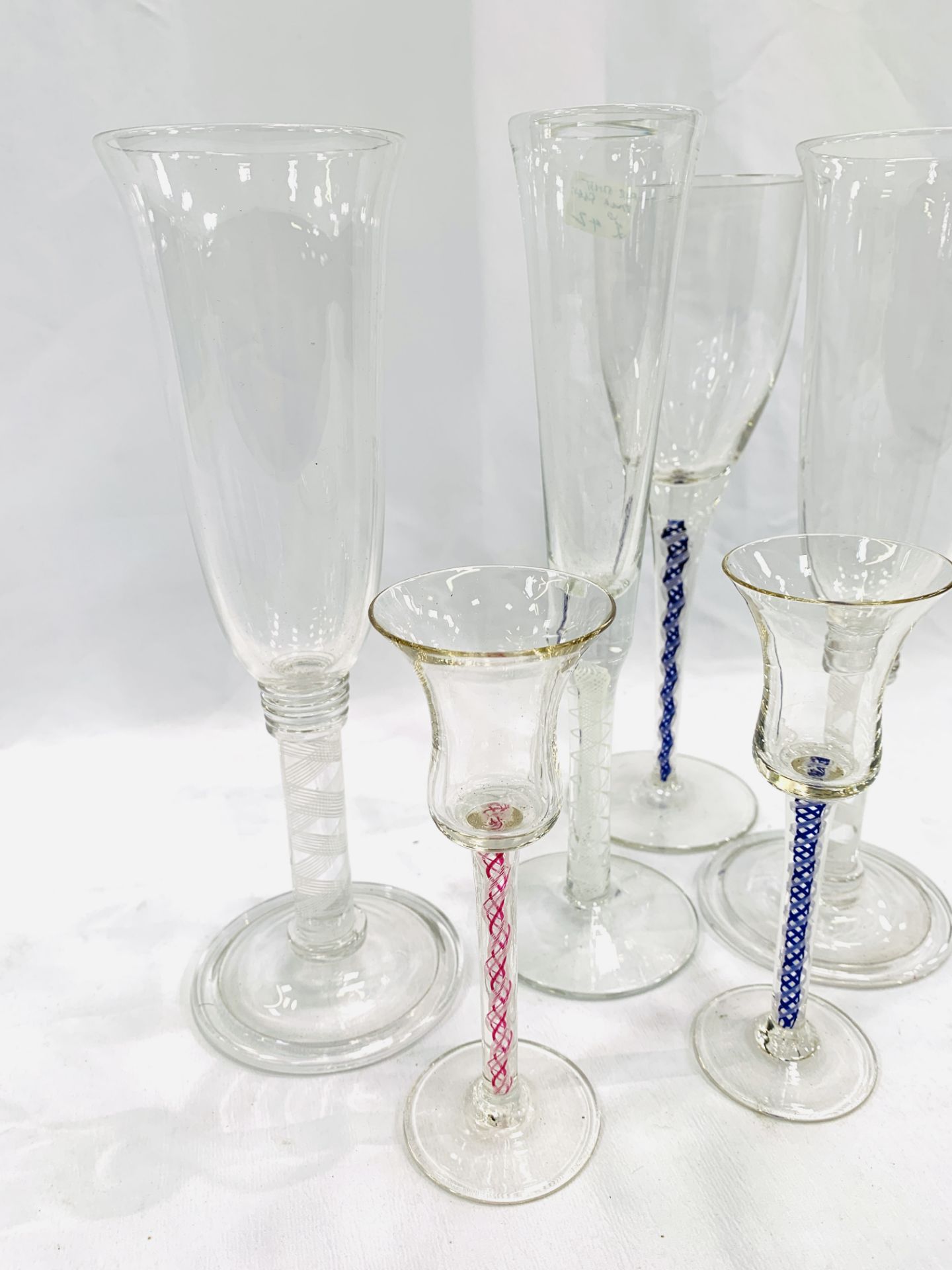 Six wine glasses with air twist stems - Bild 5 aus 5