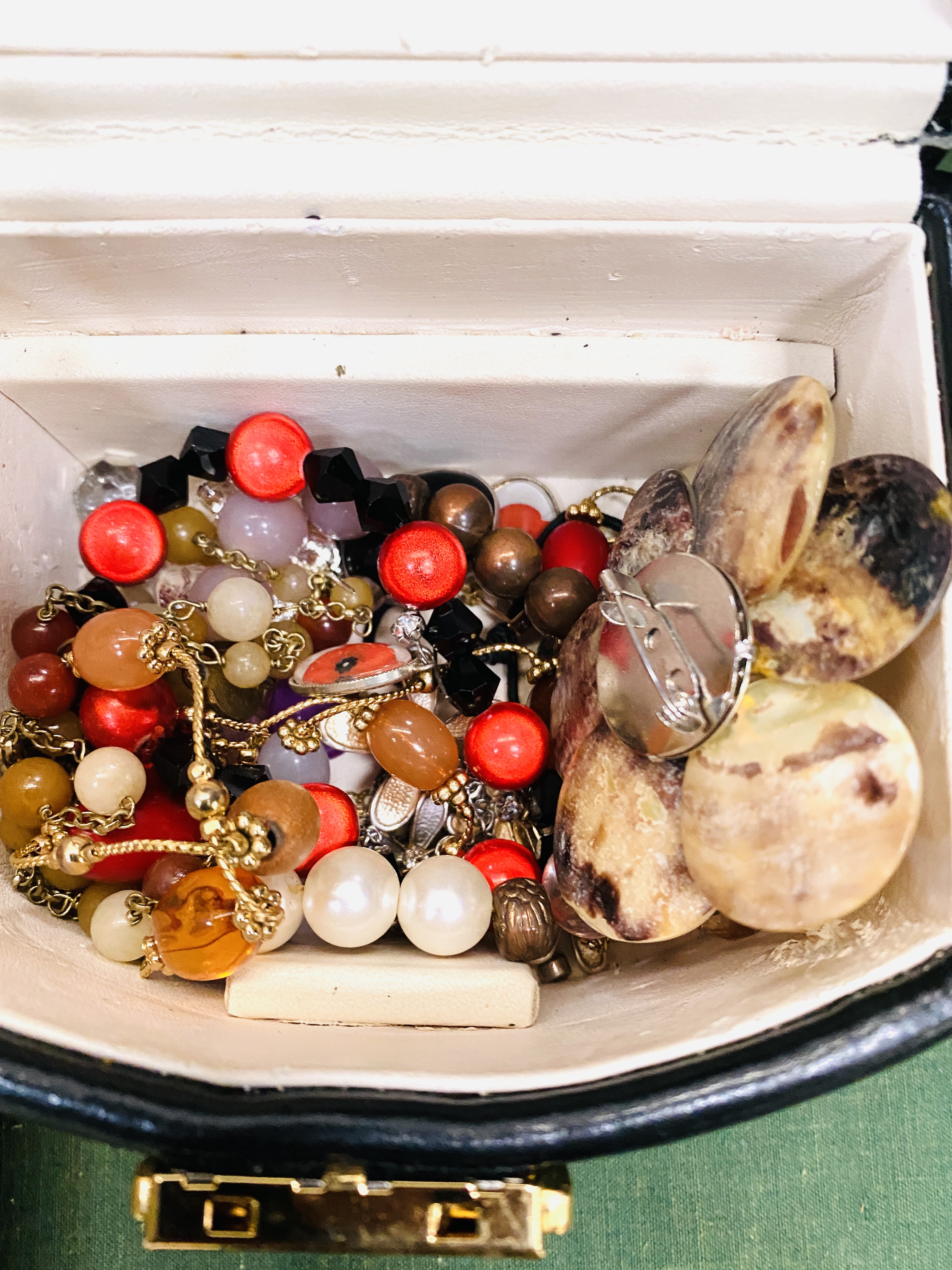 Quantity of costume jewellery and coins - Image 17 of 18