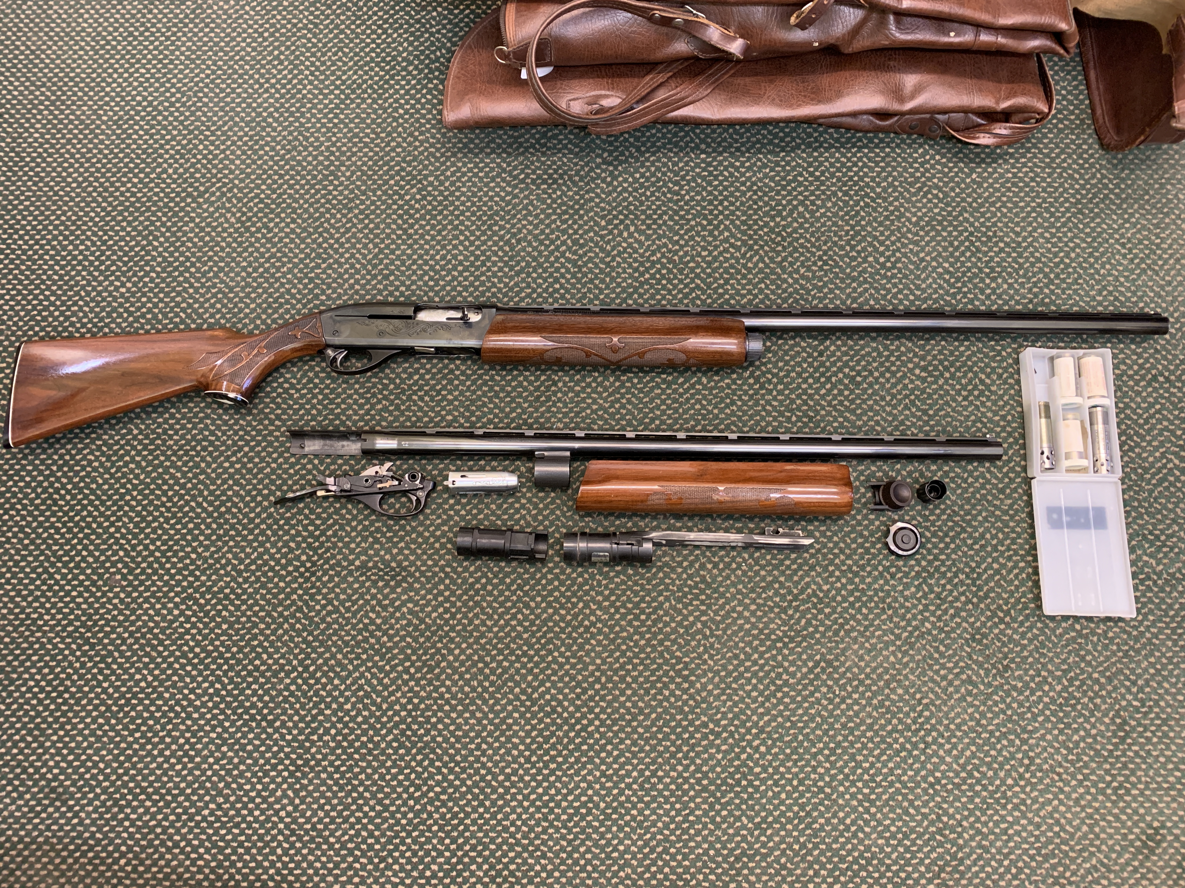 Remington 12-bore semi-automatic shotgun. Shotgun licence is required to possess this gun.