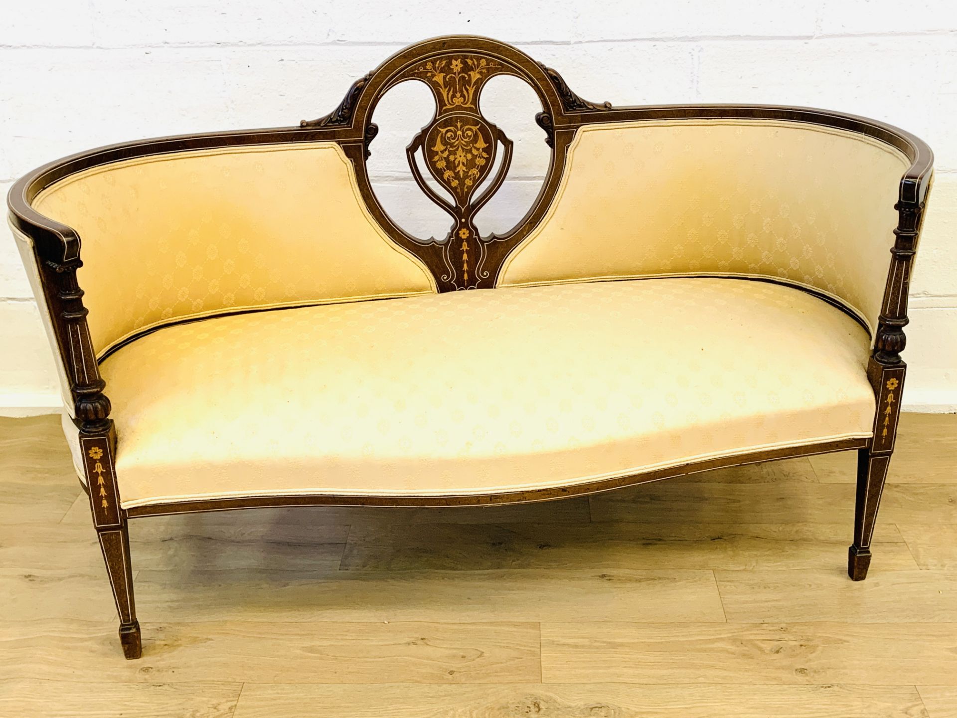 Mahogany show wood serpentine fronted two seat settee - Image 4 of 5