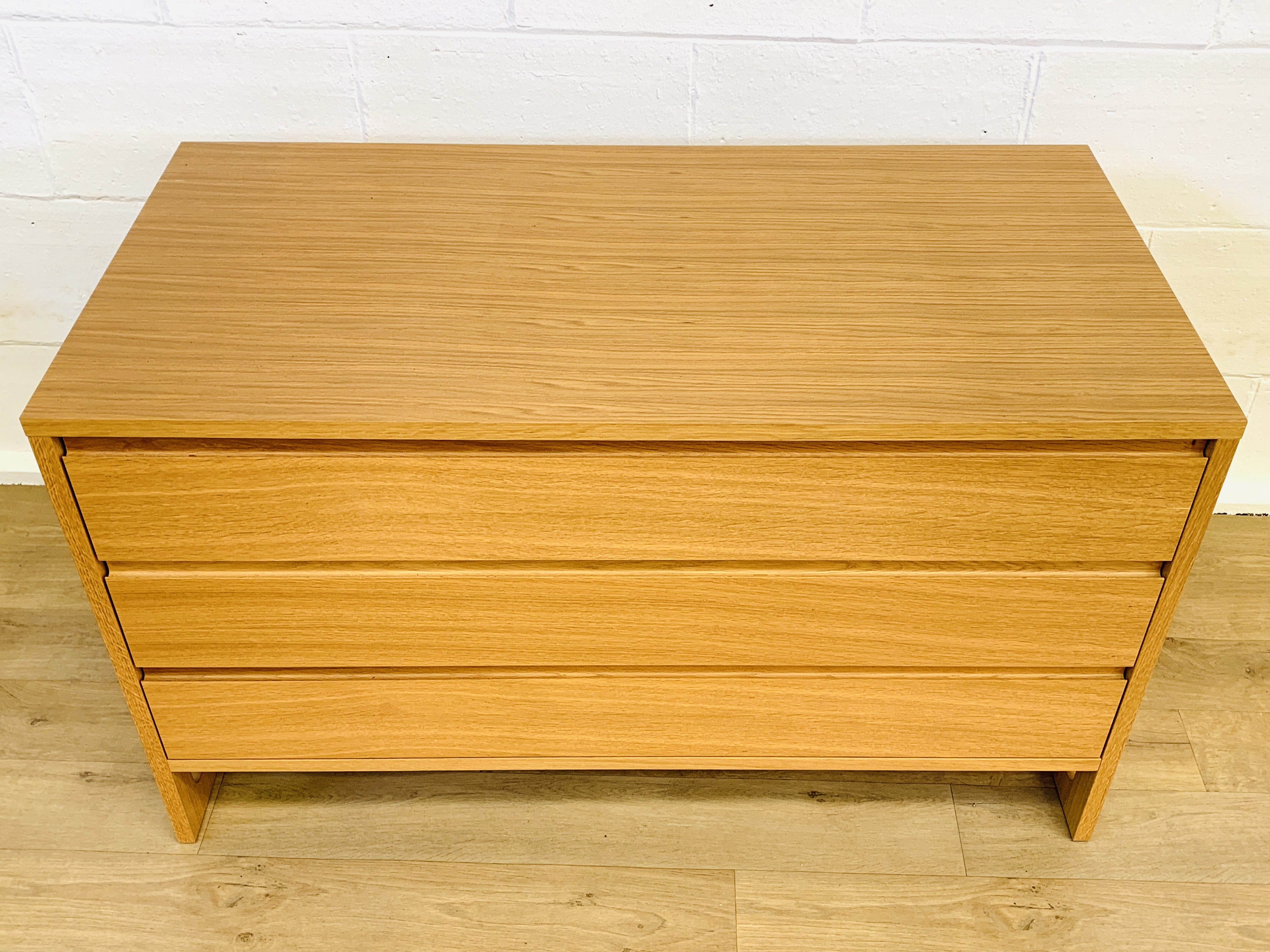 Oak chest of three drawers - Image 5 of 5