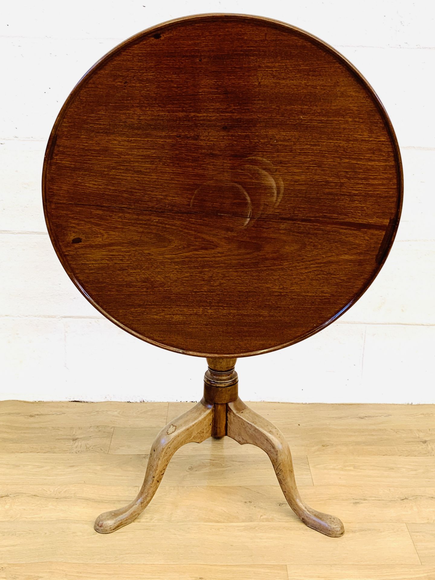 Mahogany tilt top occasional table - Image 4 of 5