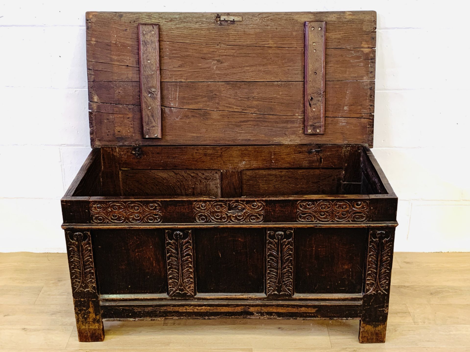 18th century oak chest with carved panel front - Image 6 of 6