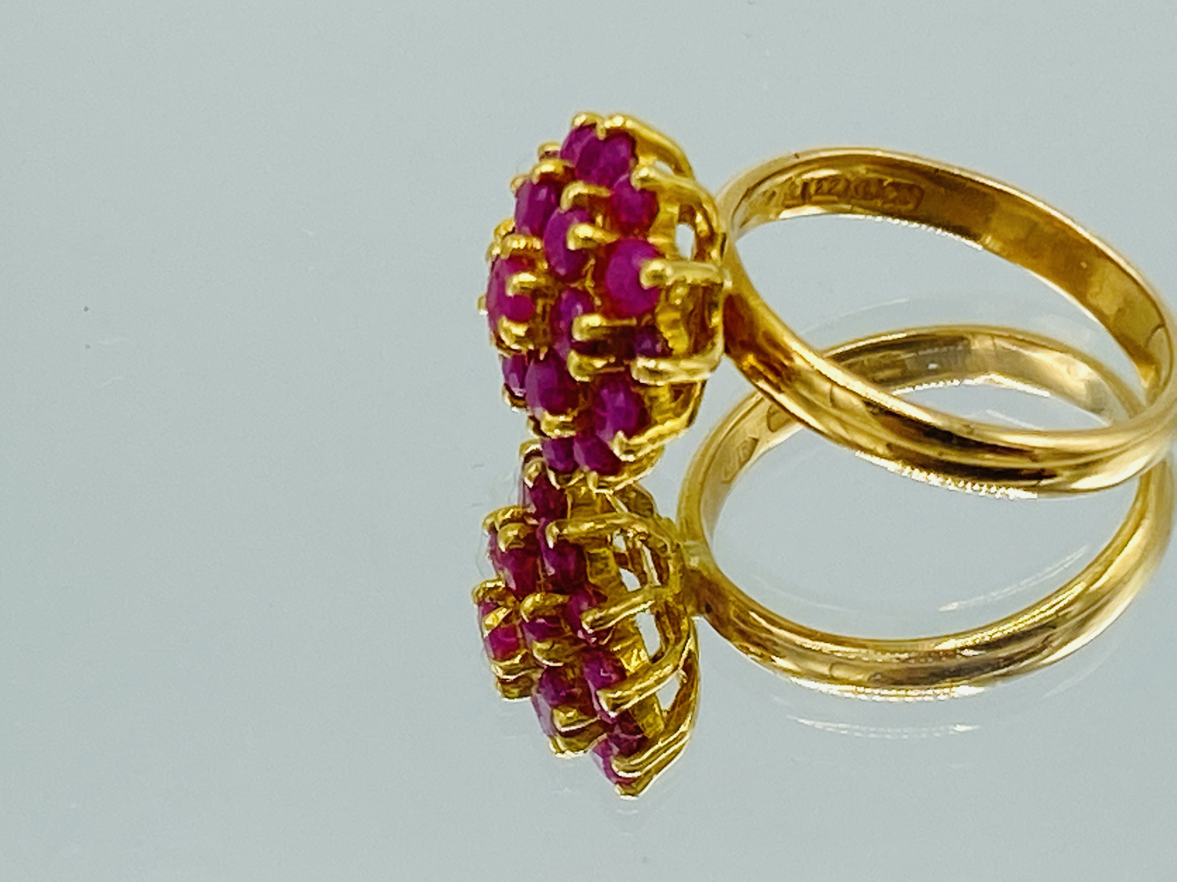 22ct gold ruby cluster ring - Image 4 of 4