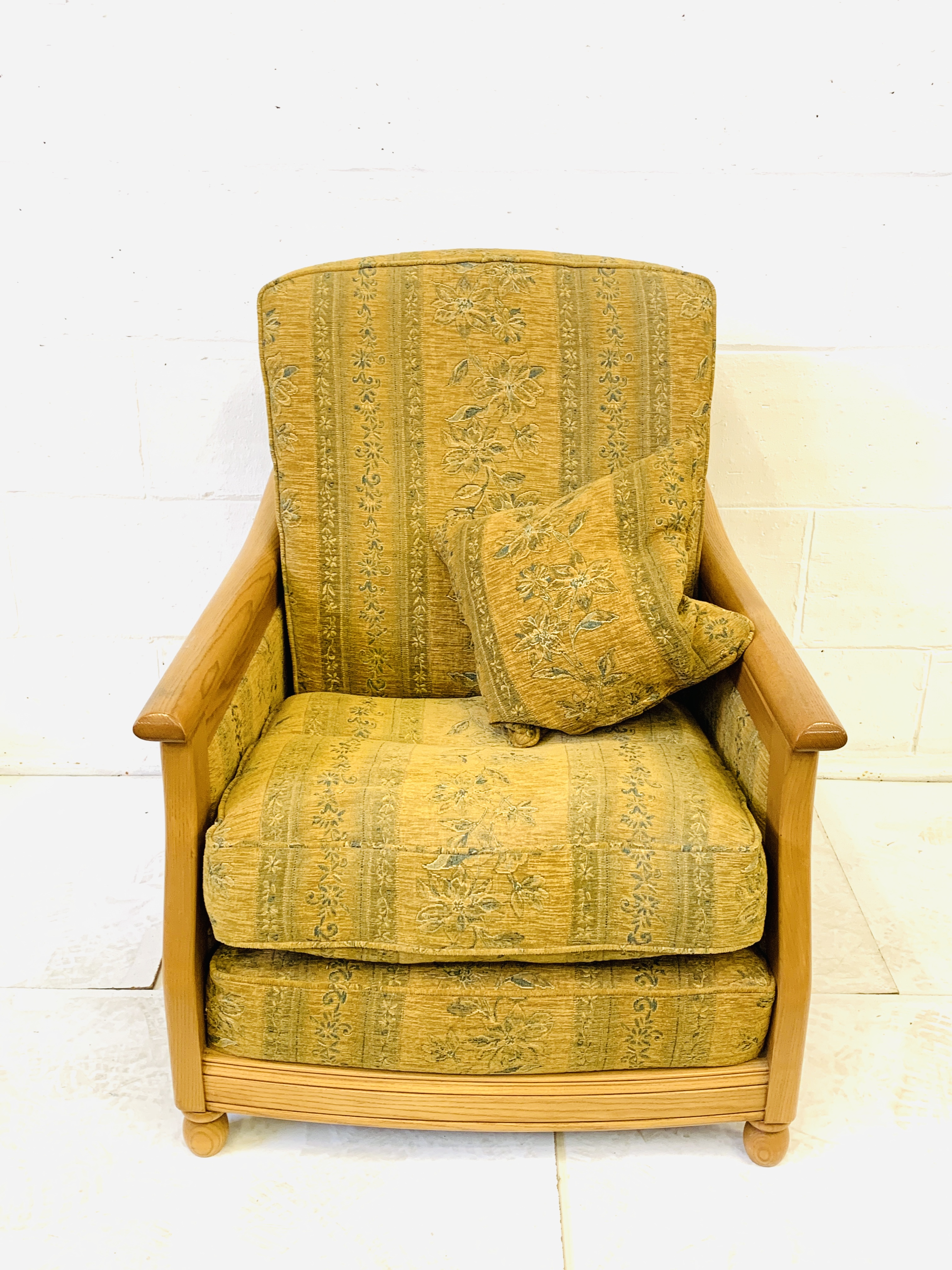 Ercol armchair - Image 2 of 4