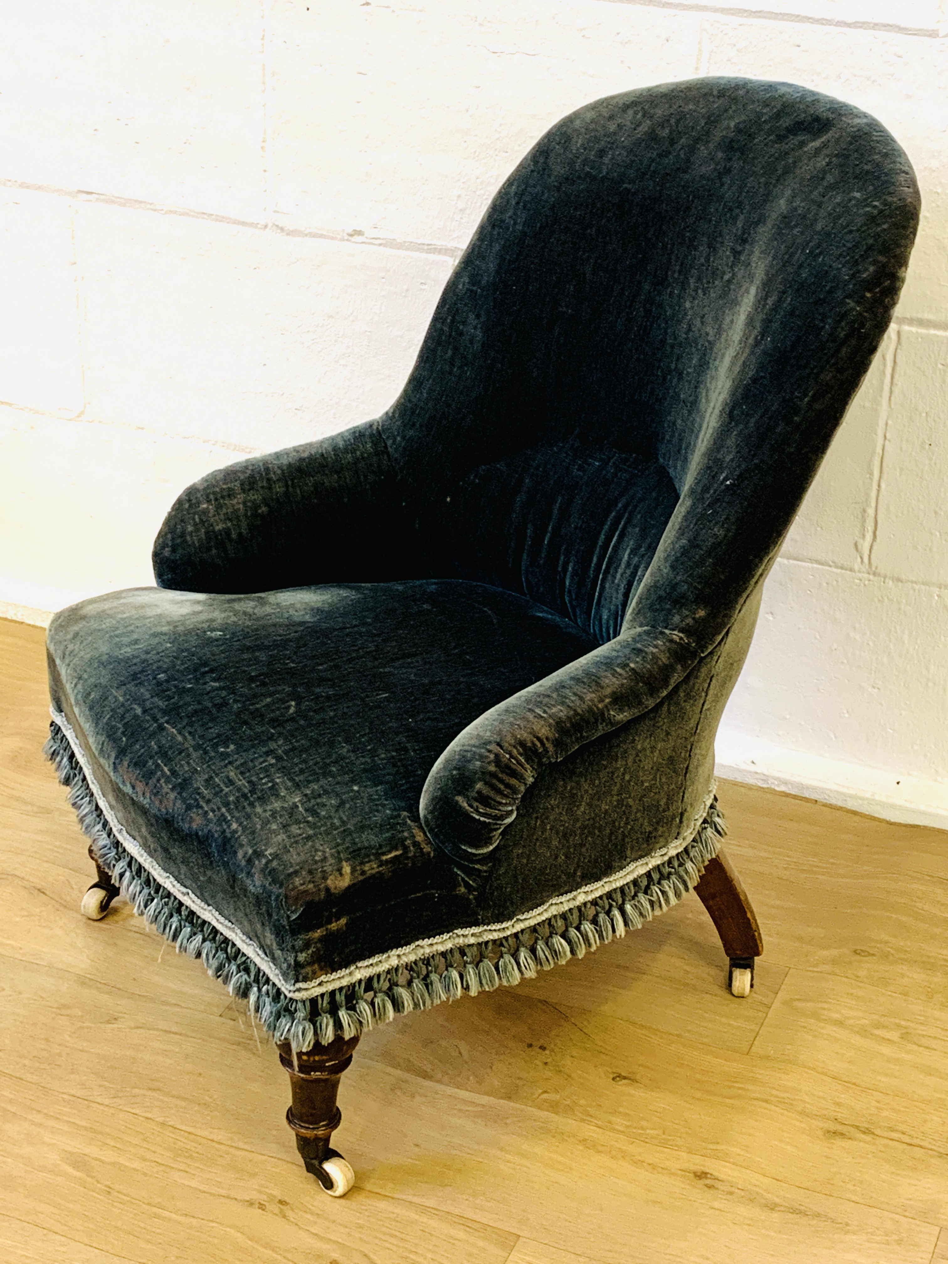 Edwardian green velvet upholstered bedroom chair - Image 6 of 6