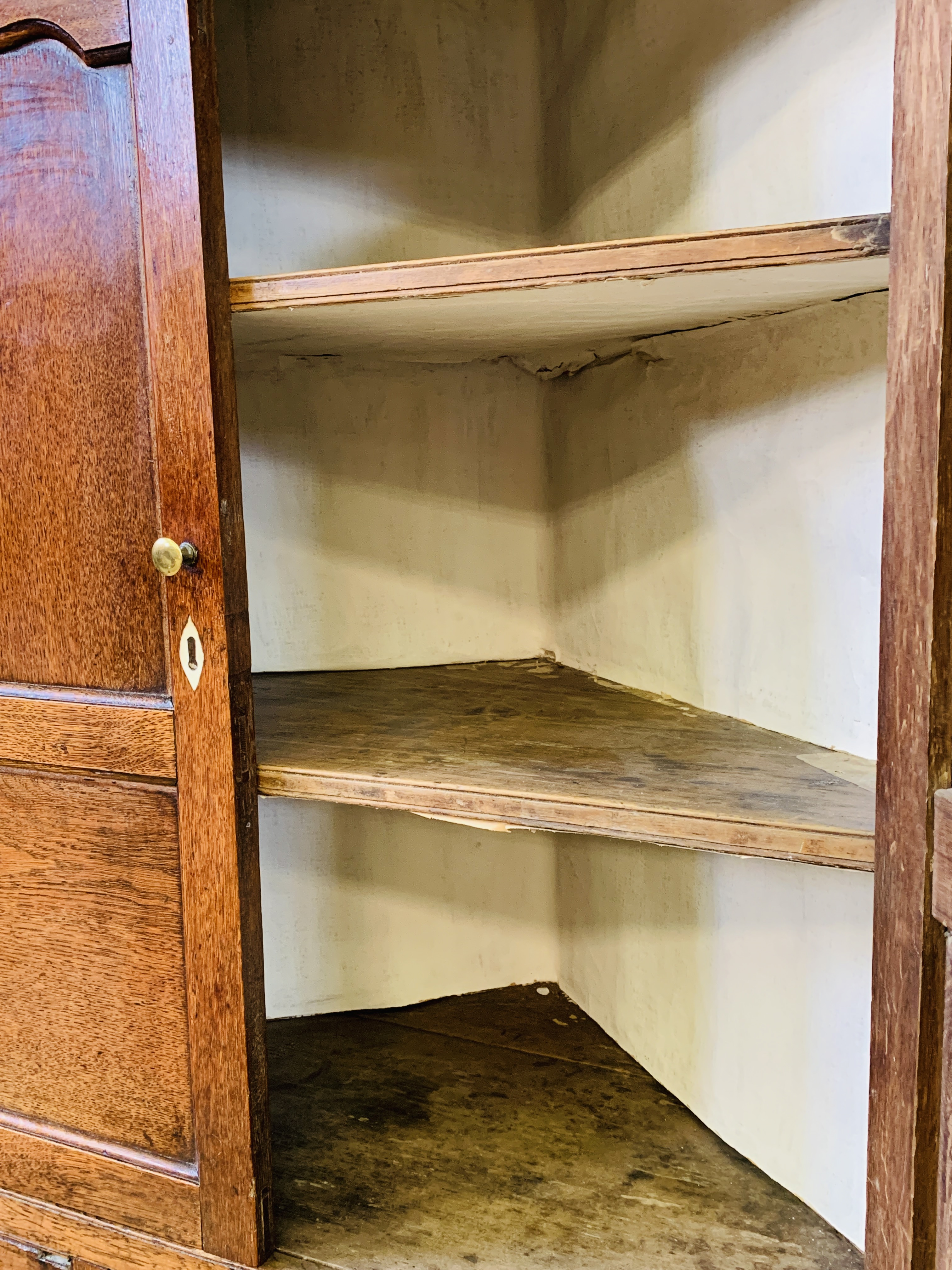 Mahogany floor standing corner cupboard - Image 5 of 7