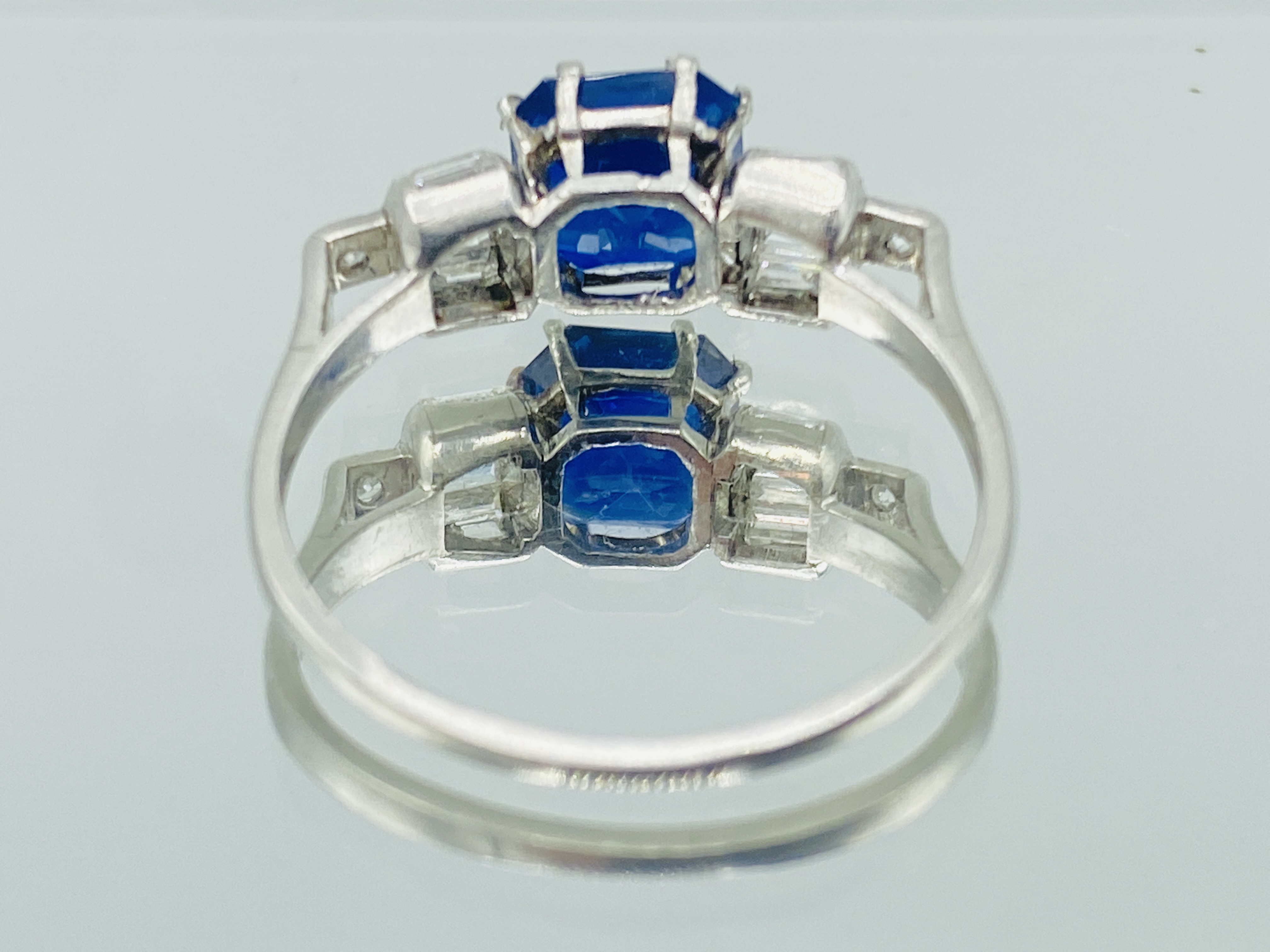 Sapphire ring with diamonds - Image 2 of 3