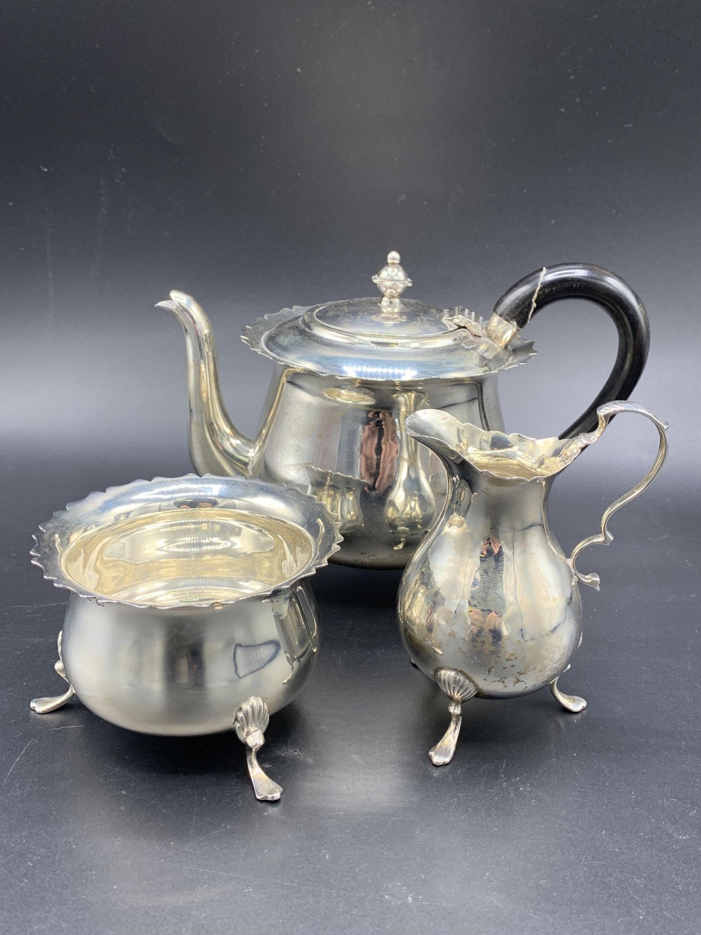 Victorian silver teapot and sugar bowl, 1889; silver milk jug 1904 - Image 3 of 4