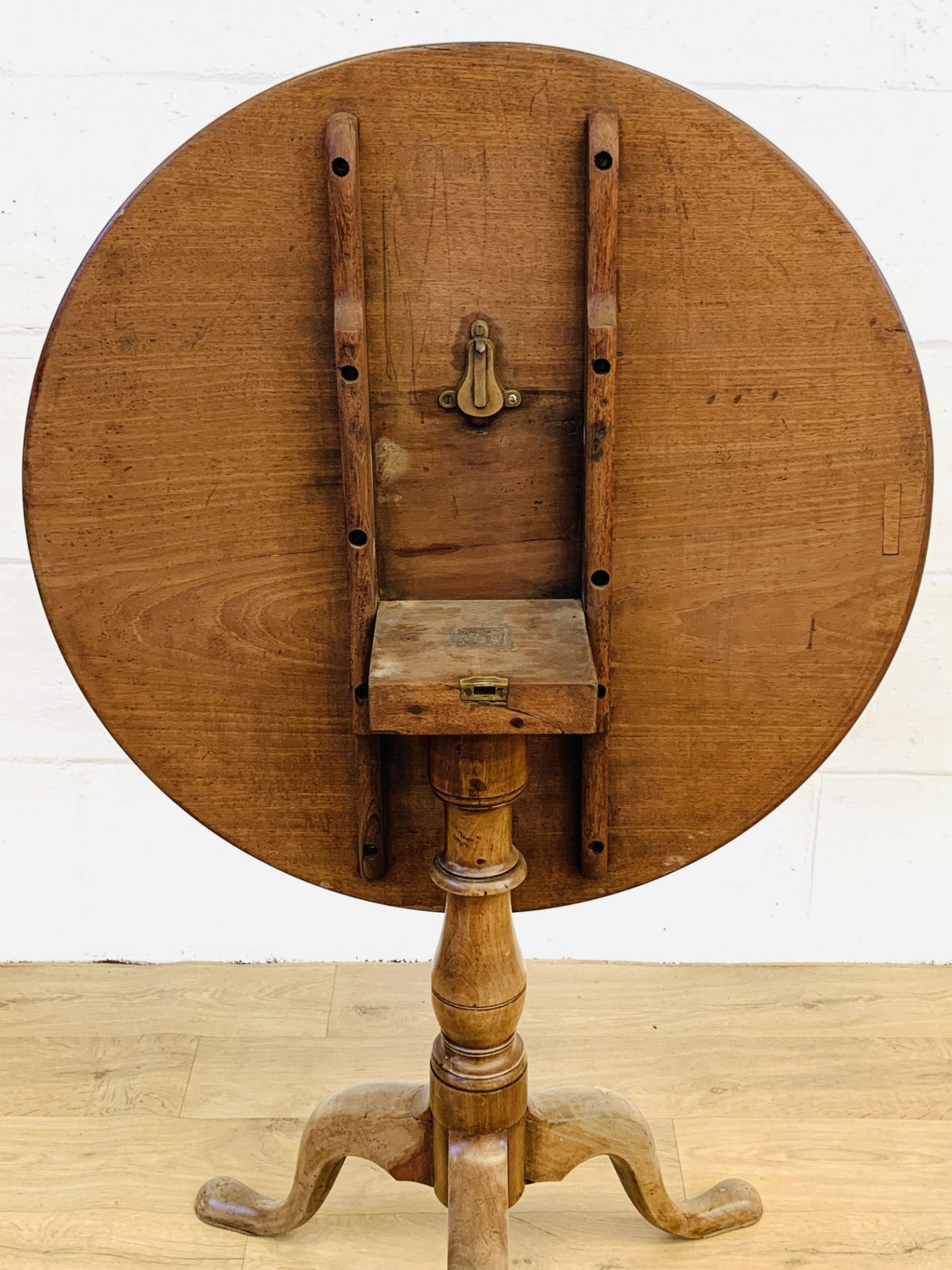 Mahogany tilt top occasional table - Image 5 of 5