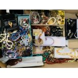 A quantity of costume jewellery