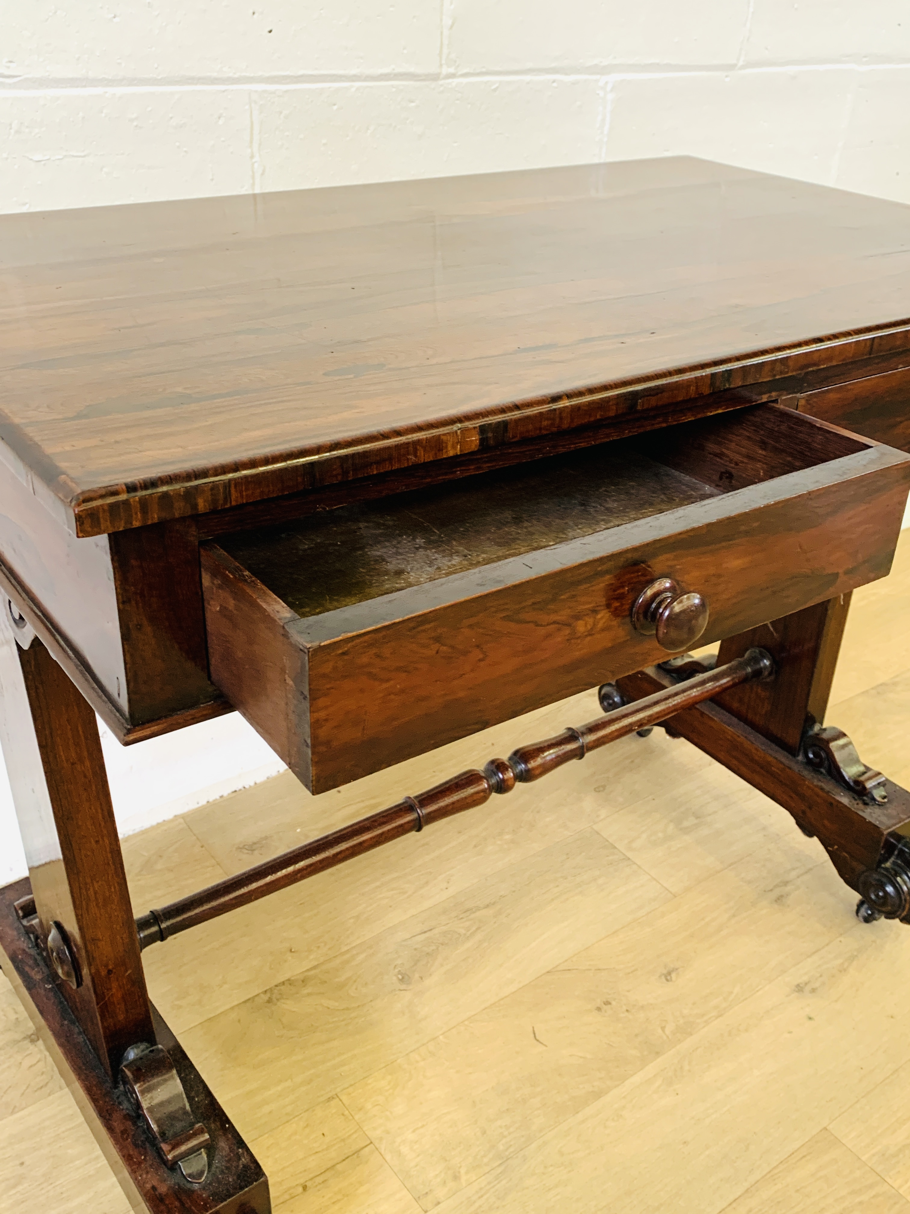 Mahogany occasional table - Image 5 of 6